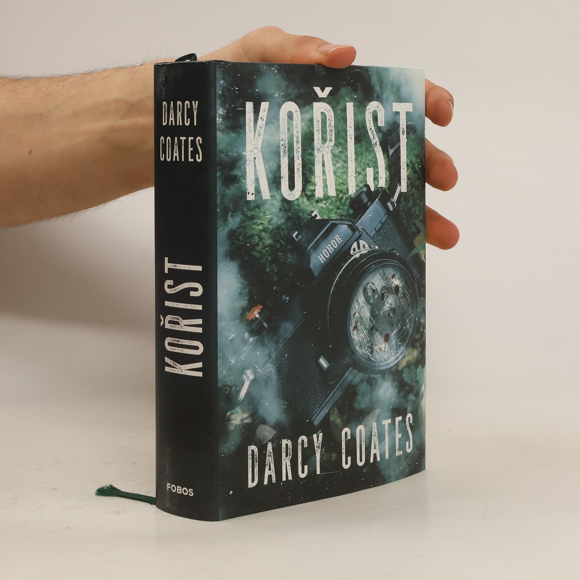 Darcy Coates Kořist