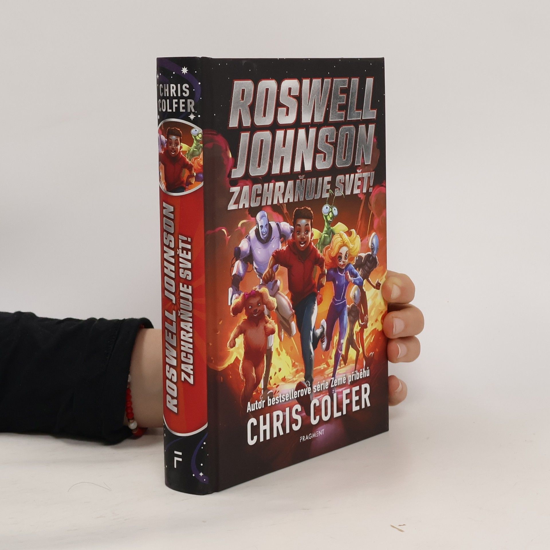 Chris Colfer Roswell Johnson zachraňuje svět!