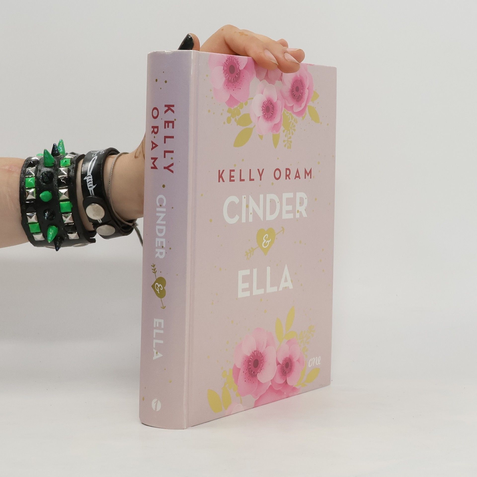 Kelly Oram Cinder & Ella