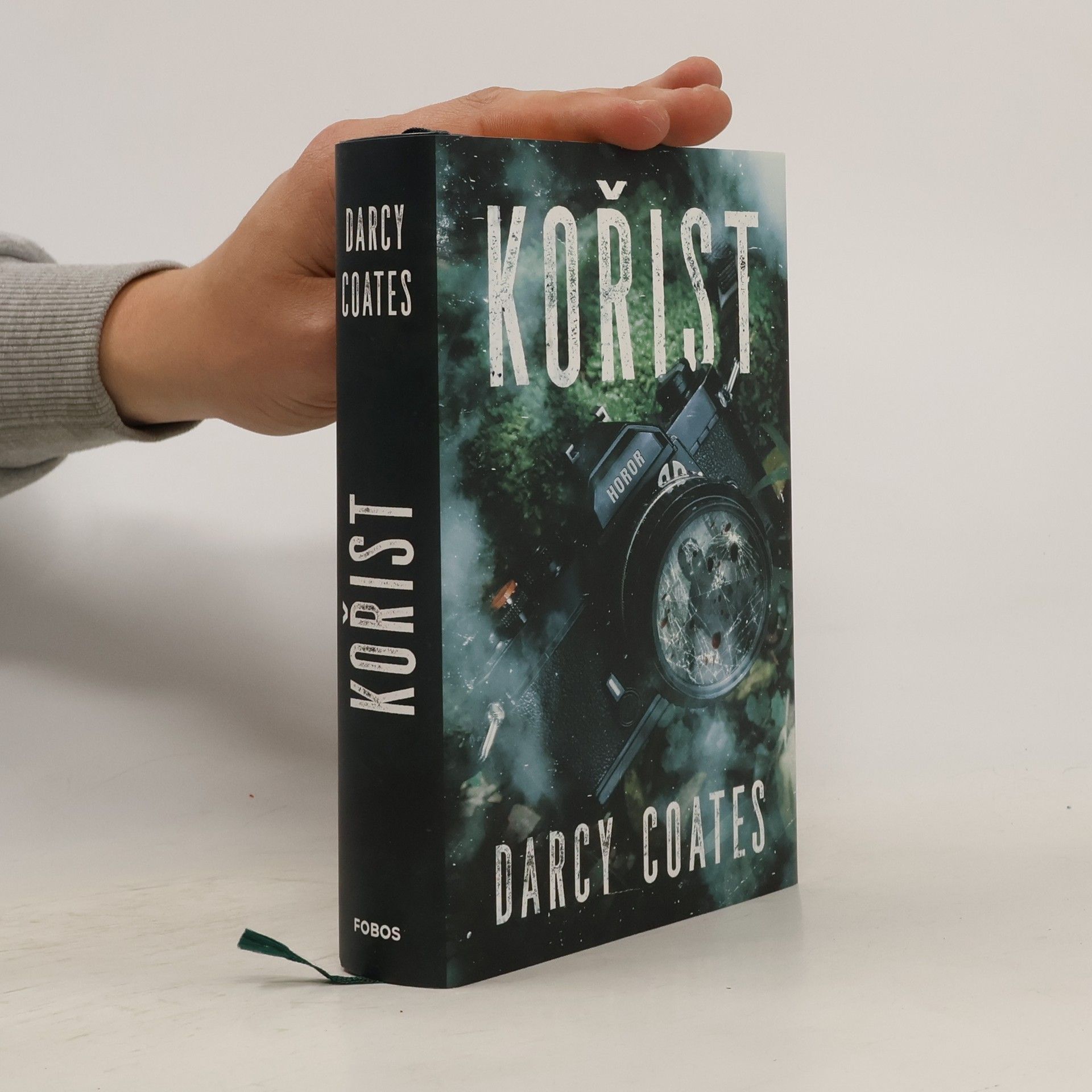 Darcy Coates Kořist