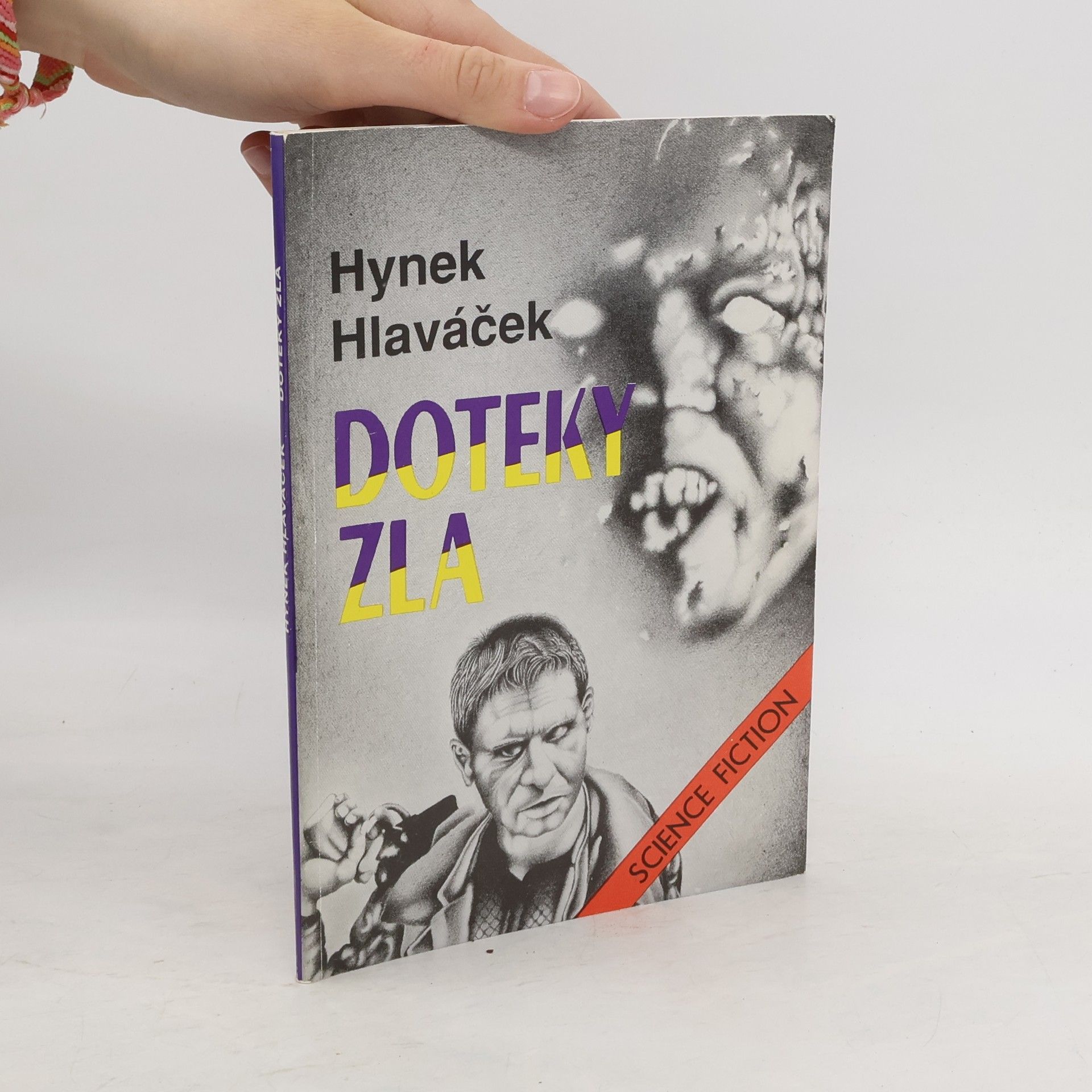 Hynek Hlaváček Doteky zla : Science fiction