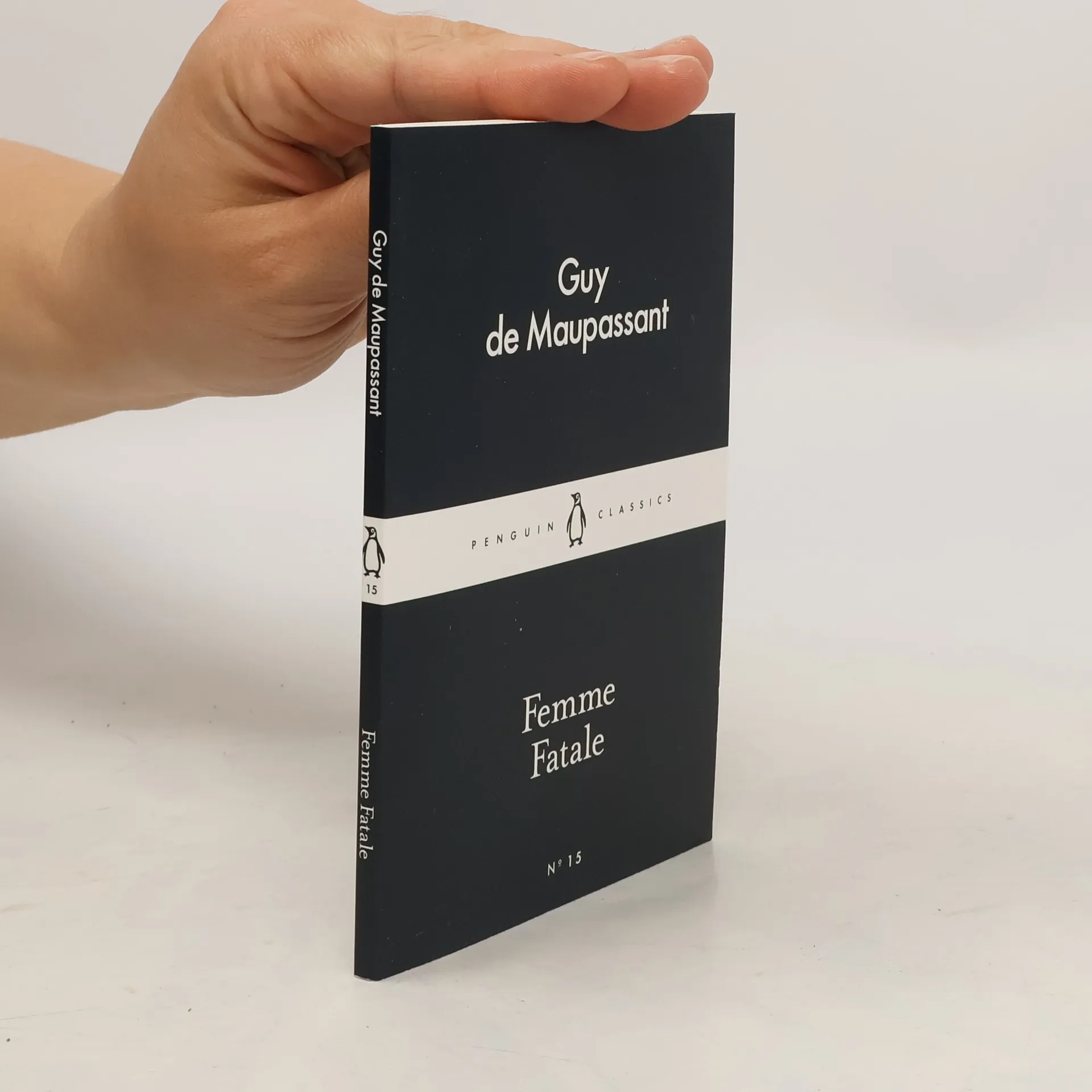 Femme fatale | Book | Paperback | Guy de Maupassant | EN