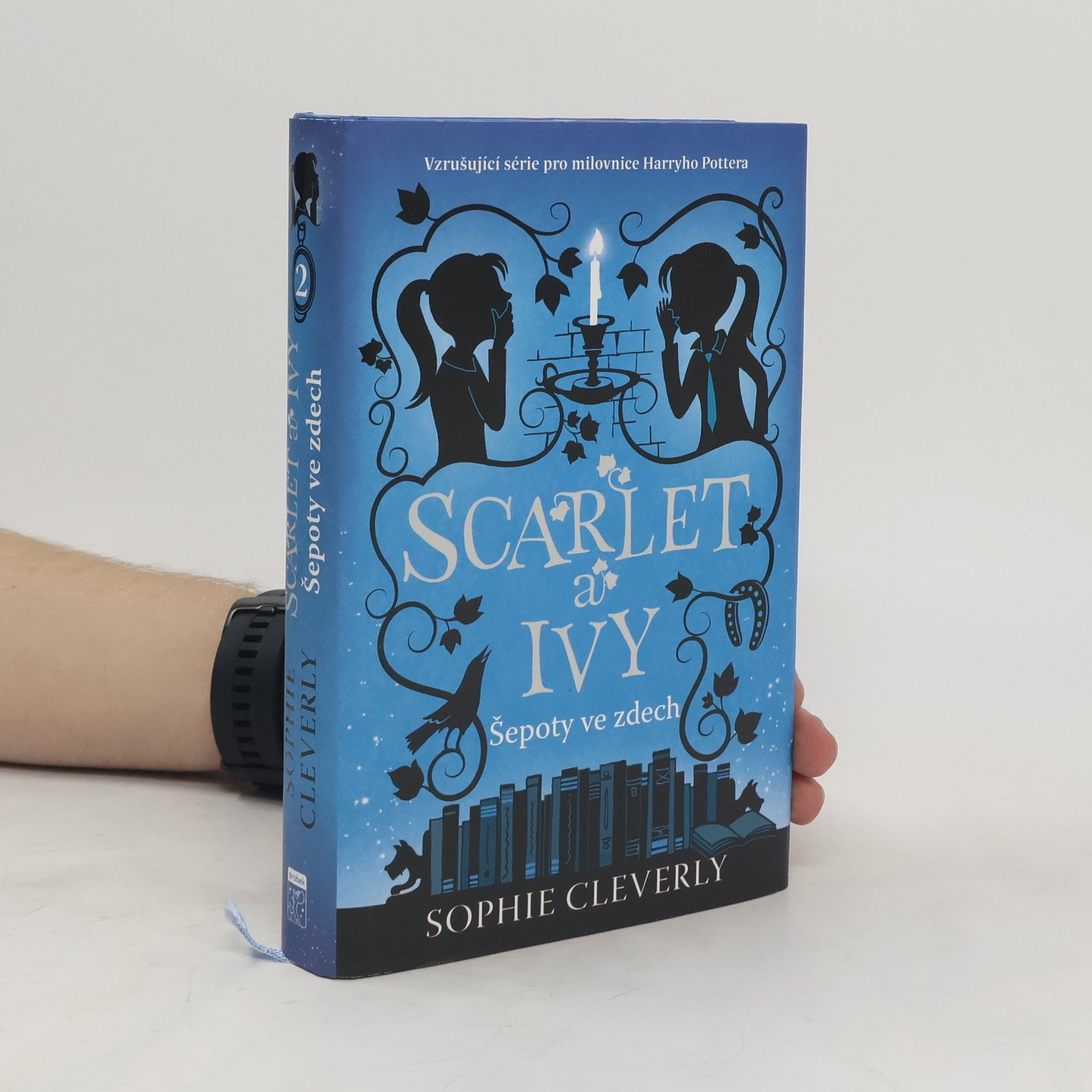 Sophie Cleverly Scarlet a Ivy. Šepoty ve zdech