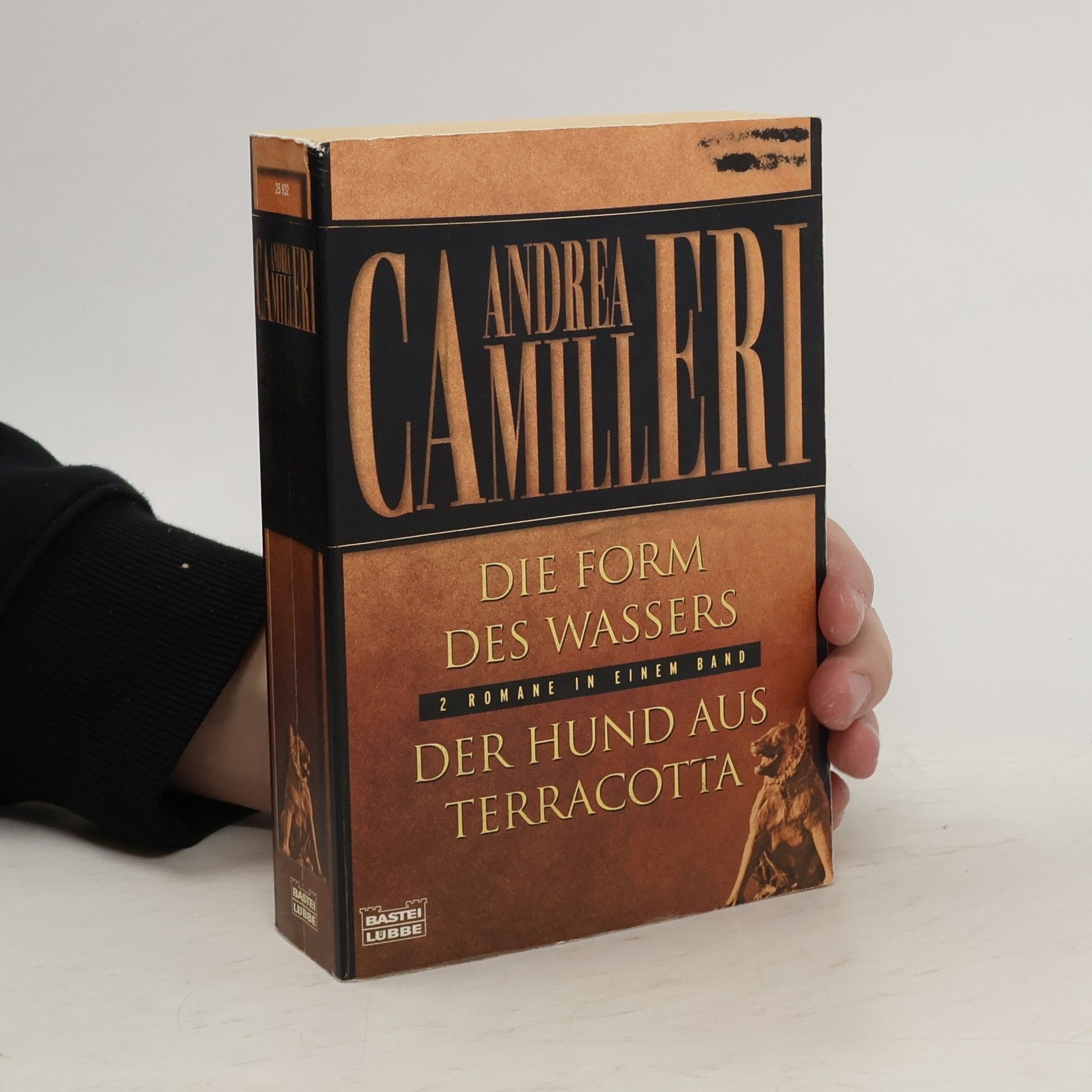 Andrea Camilleri Die Form des Wassers. Der Hund aus Terracotta.
