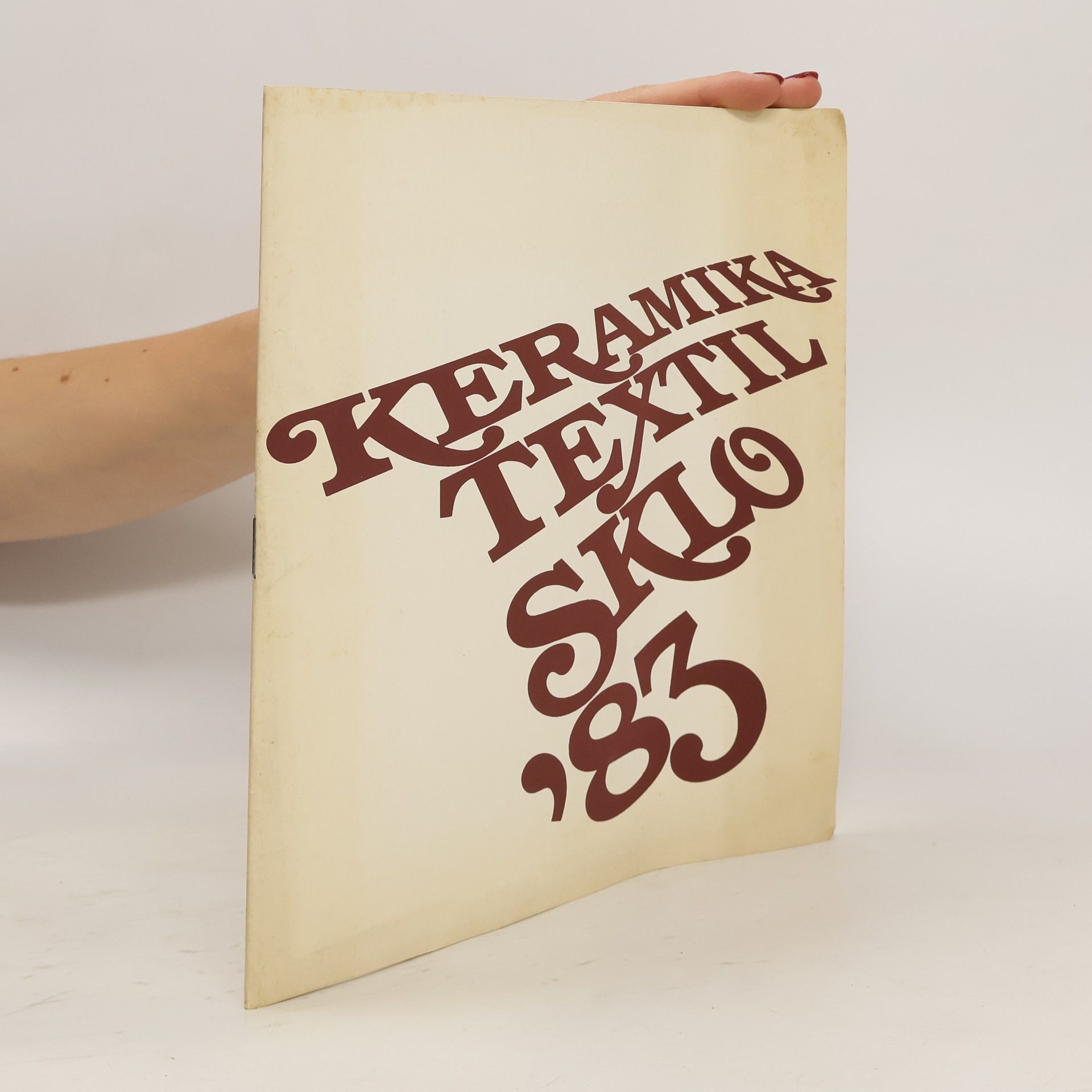 AA.VV. Keramika, textil, sklo 83