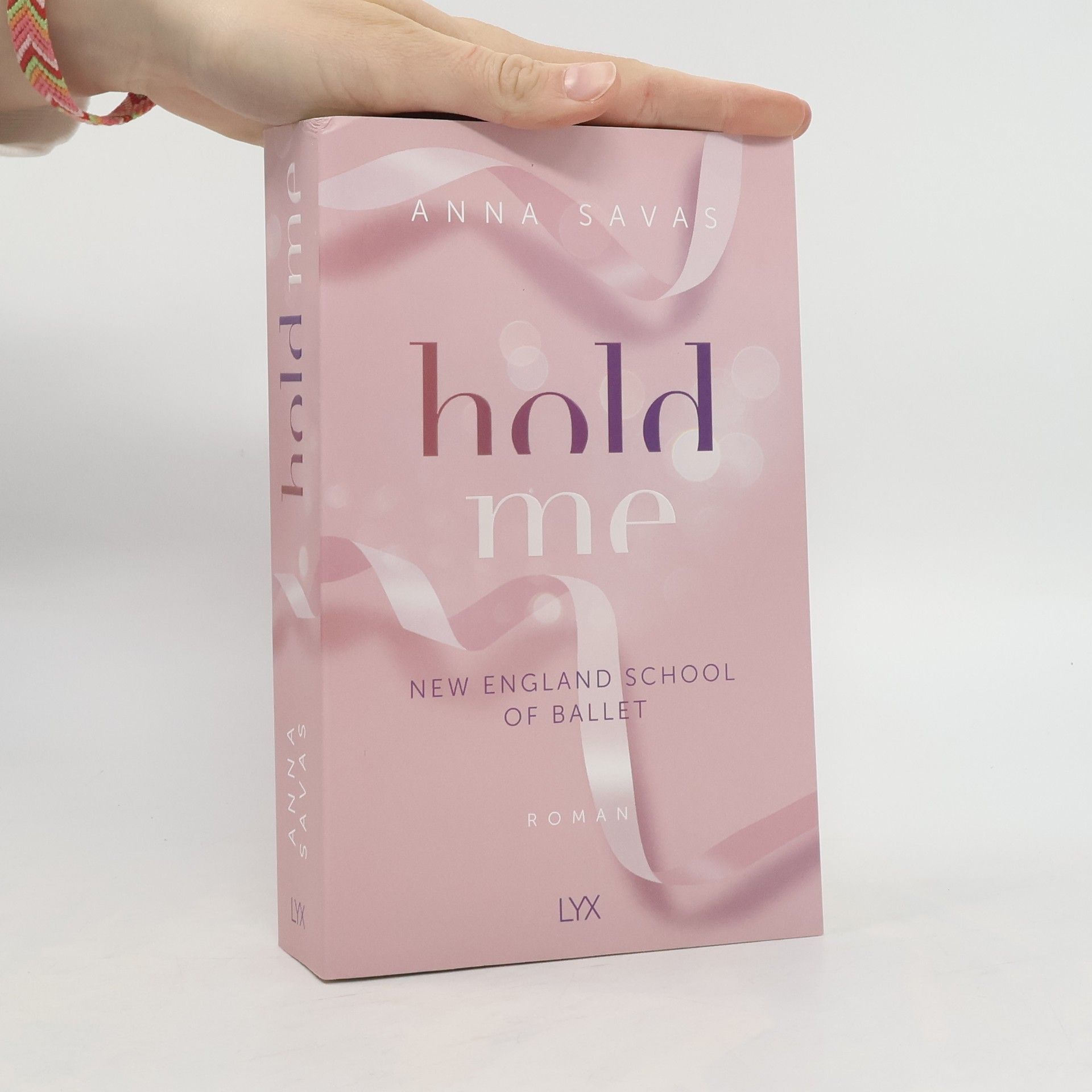 Anna Savas Hold me