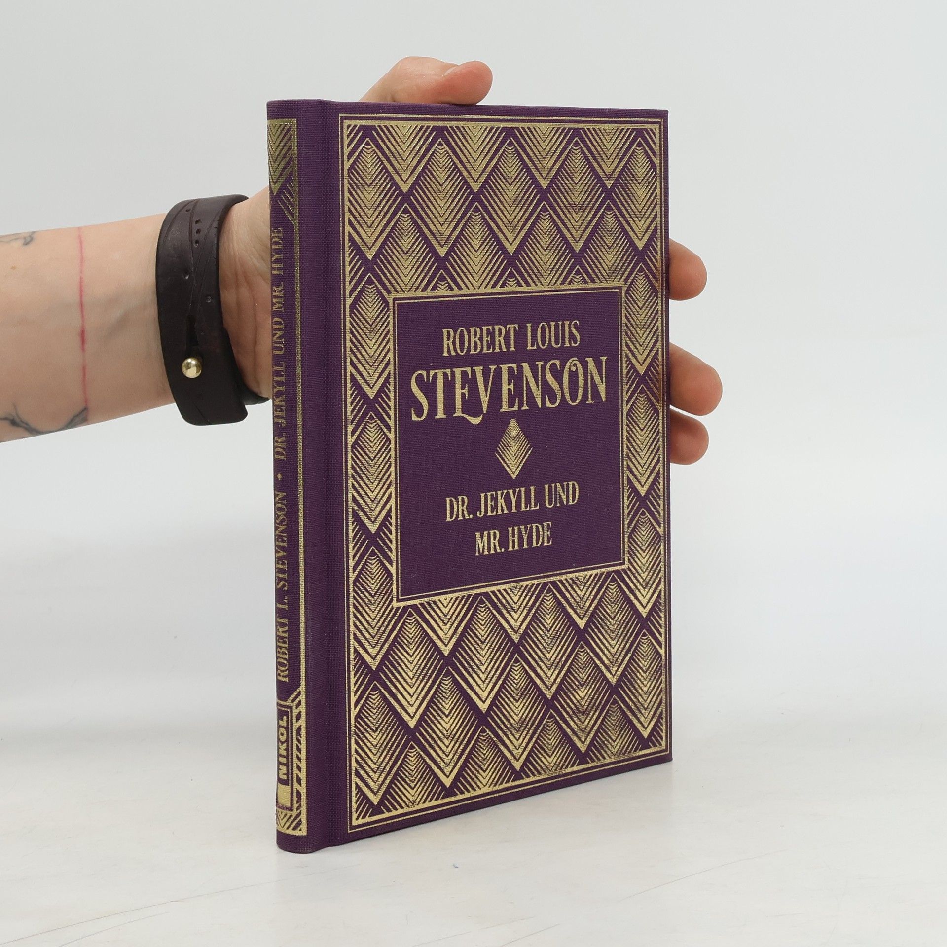 Robert Louis Stevenson Dr. Jekyll und Mr. Hyde: Mit Illustrationen von Charles Raymond Macauley