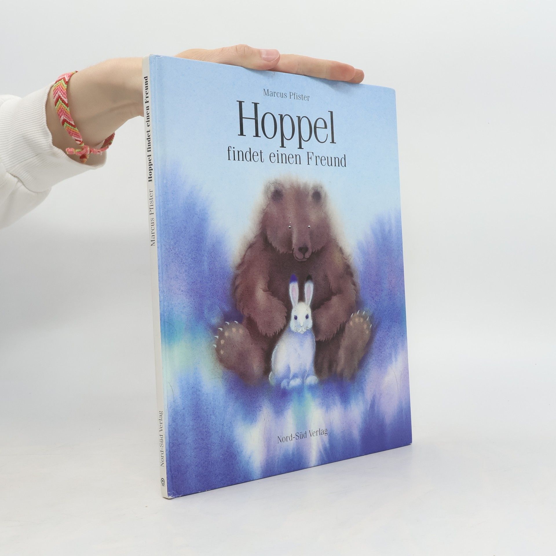 Marcus Pfister Hoppel findet einen Freund