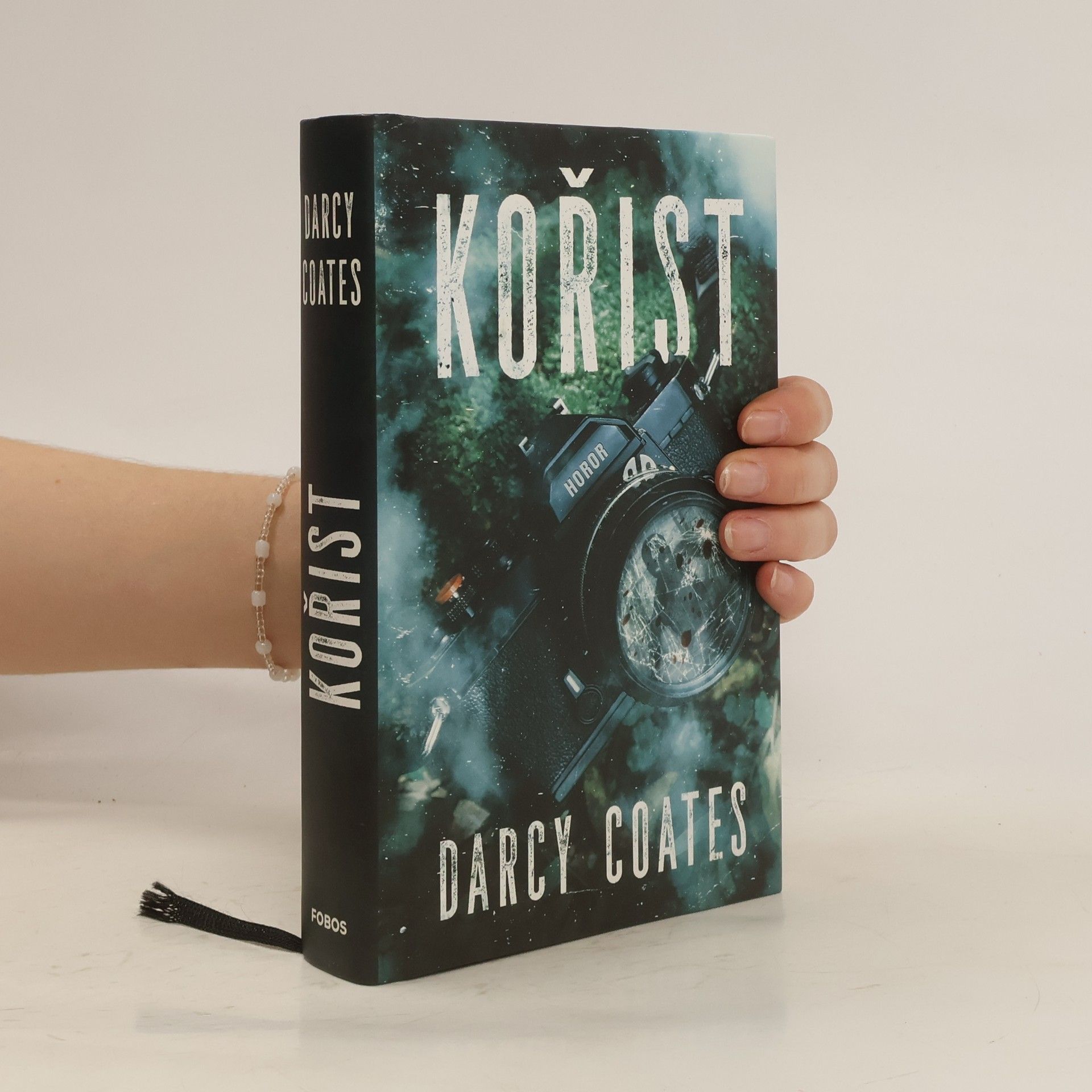 Darcy Coates Kořist