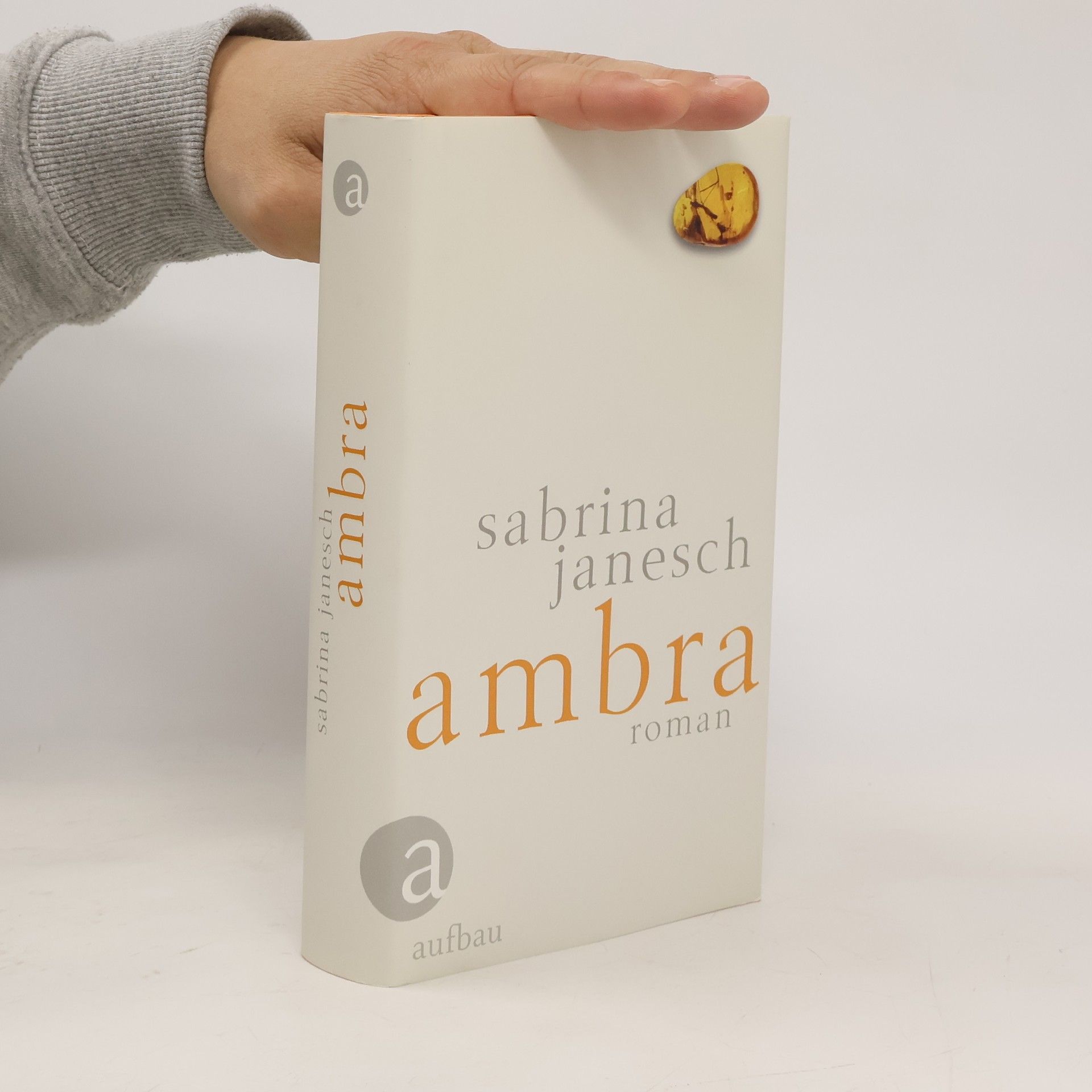 Sabrina Janesch Ambra