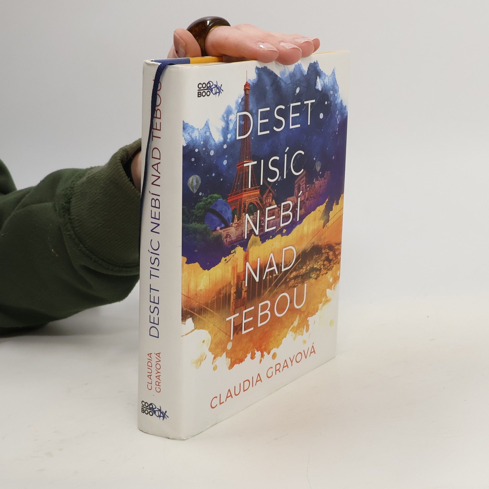 Claudia Gray Deset tisíc nebí nad tebou