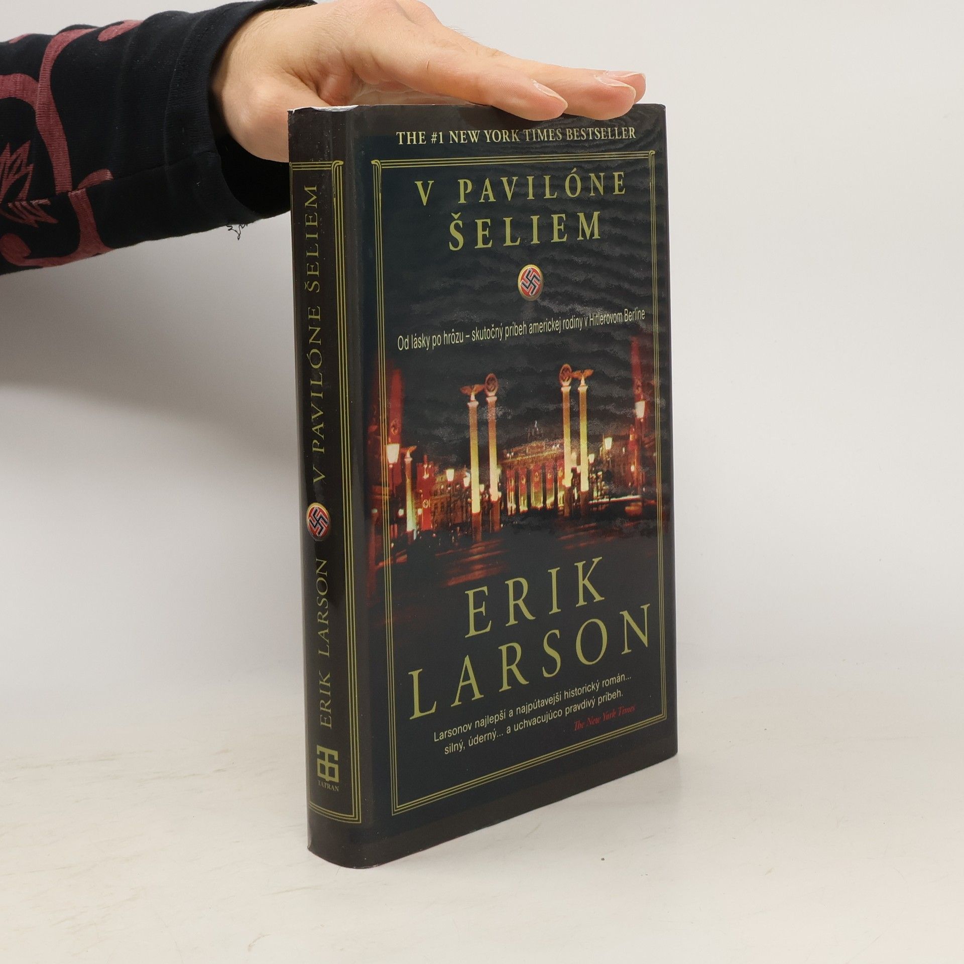 Erik Larson V pavilóne šeliem