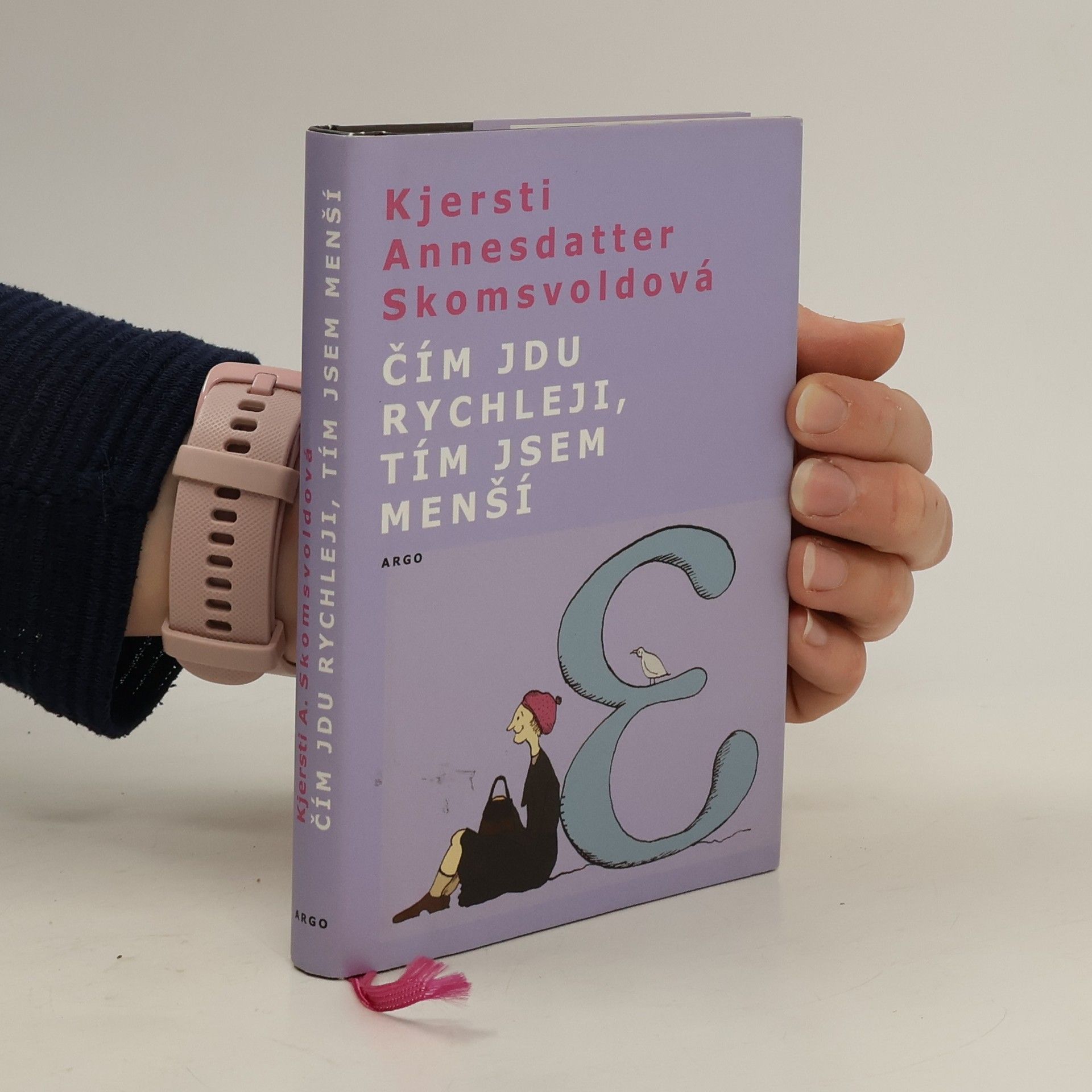 Kjersti Annesdatter Skomsvold Čím jdu rychleji, tím jsem menší