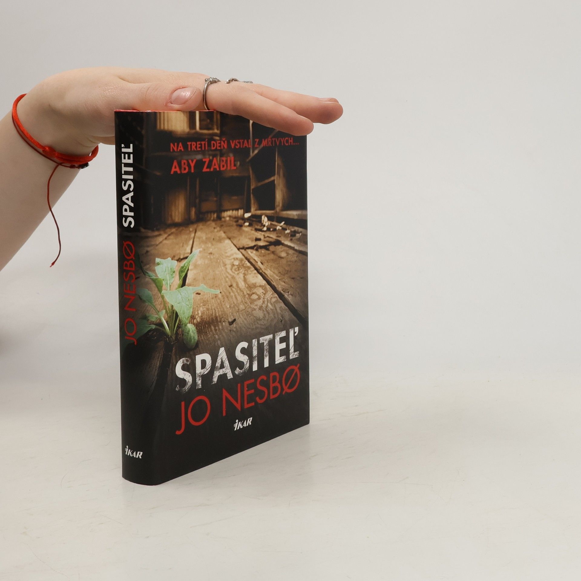 Jo Nesbø Spasitel'