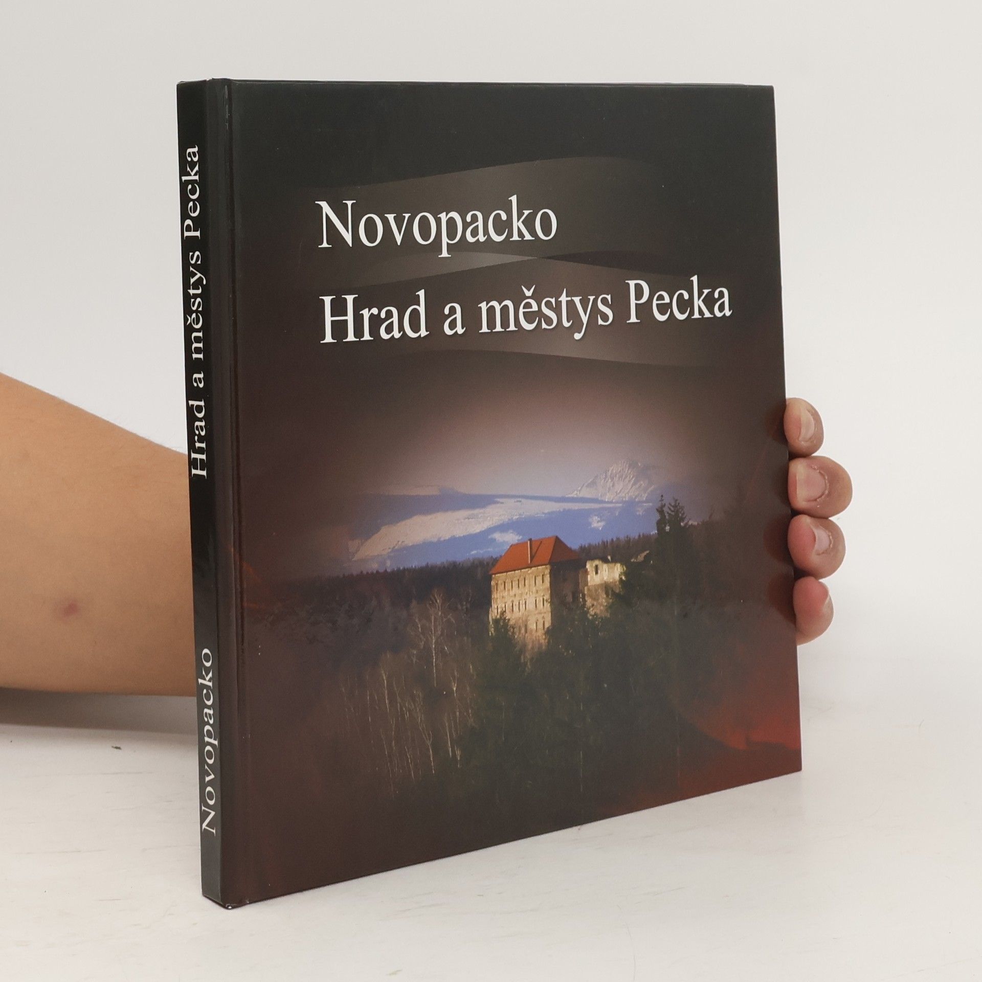 Věra Kociánová Novopacko : hrad a městys Pecka