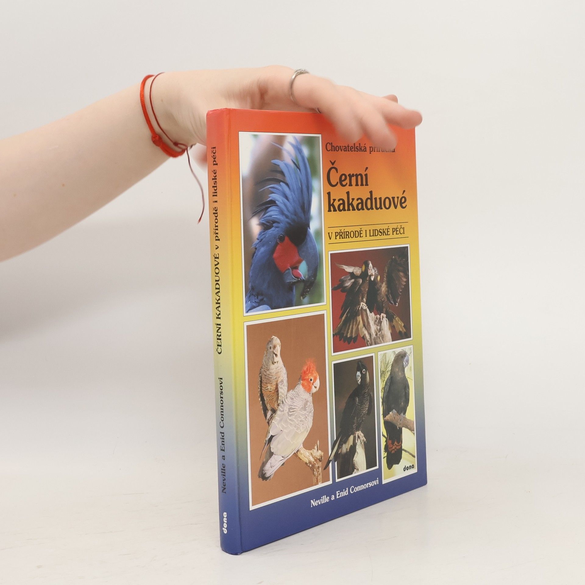 Neville Connors Černí kakaduové v přírodě i lidské péči