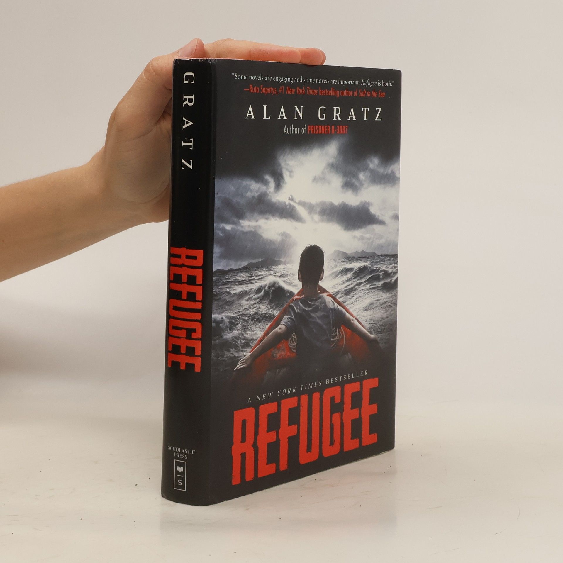 Alan Gratz Refugee