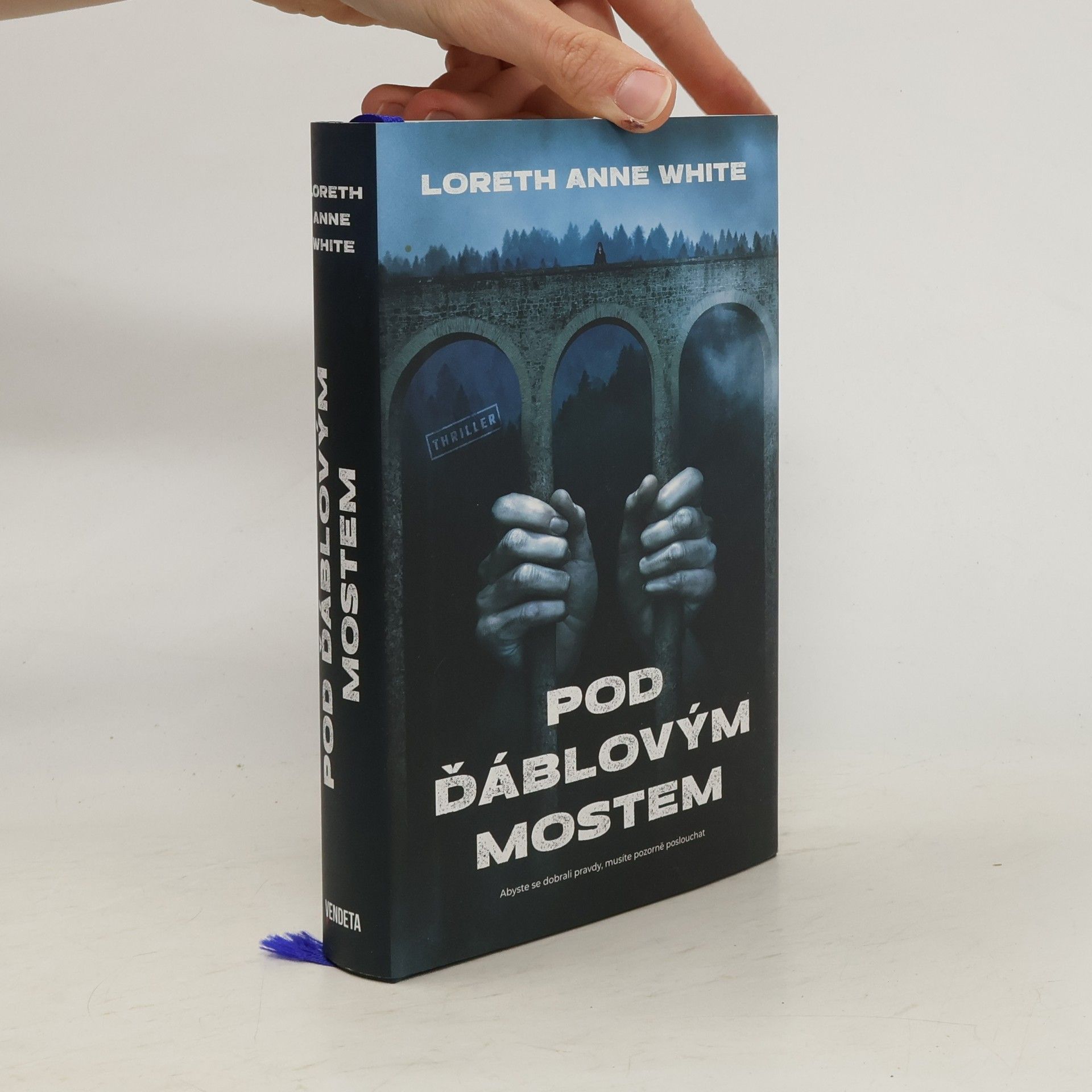 Loreth Anne White Pod ďáblovým mostem
