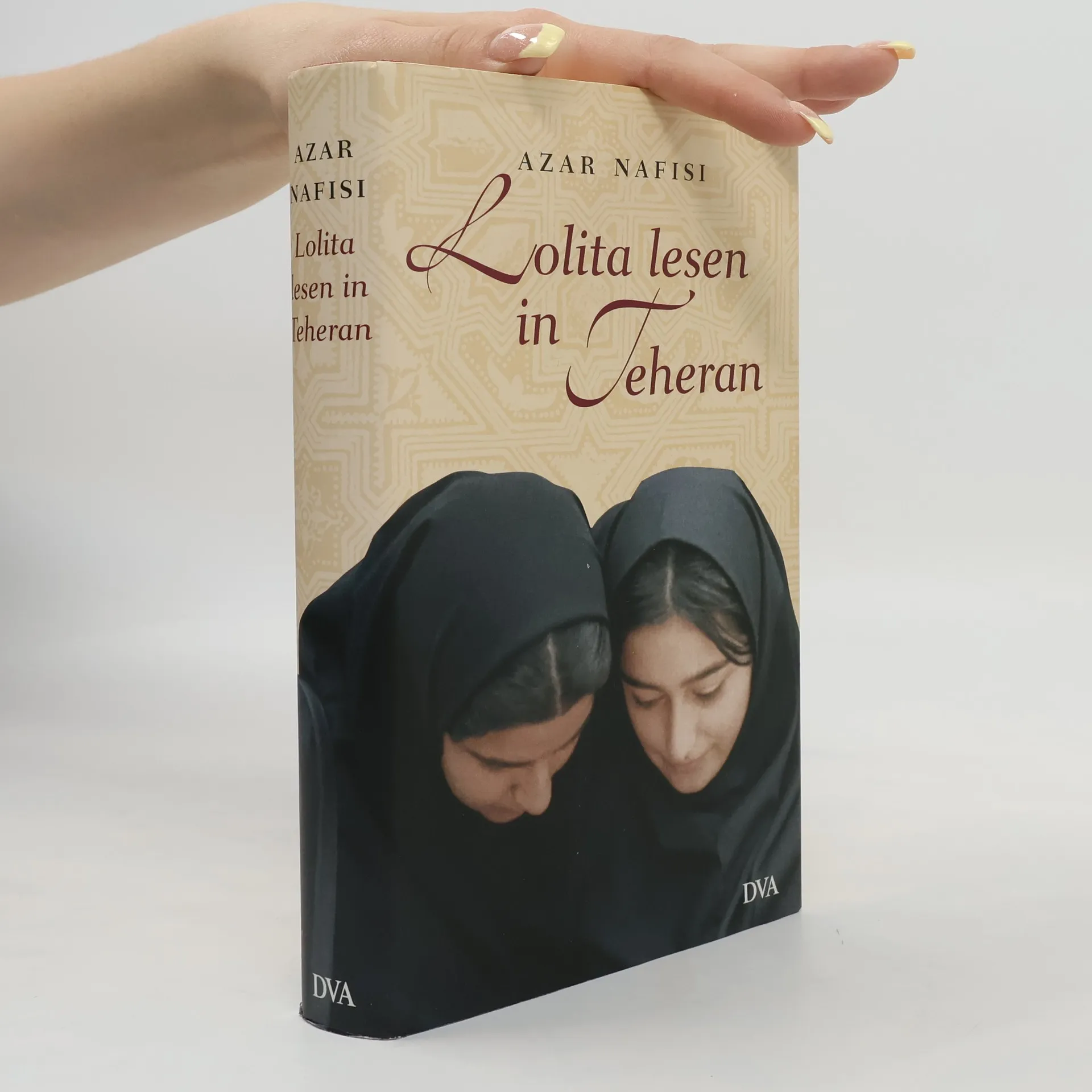 Lolita lesen in Teheran | Book | Azar Nafisi | DE