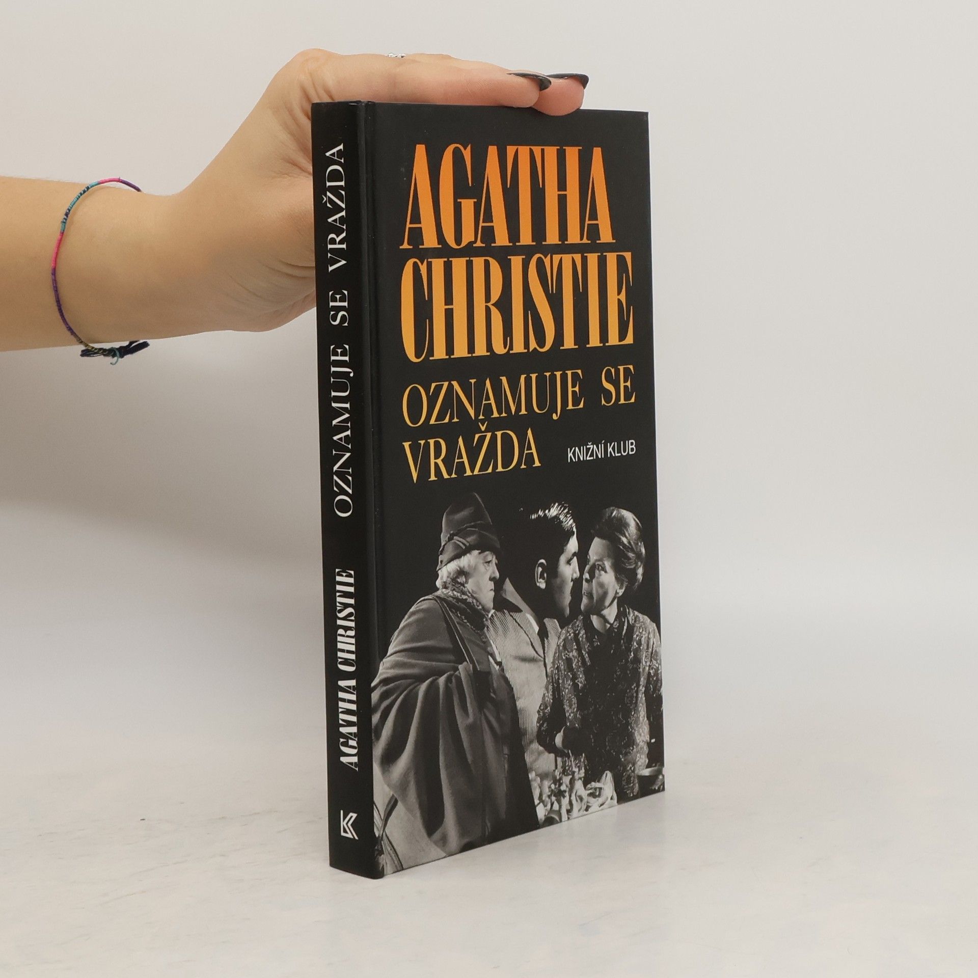 Agatha Christie Oznamuje se vražda