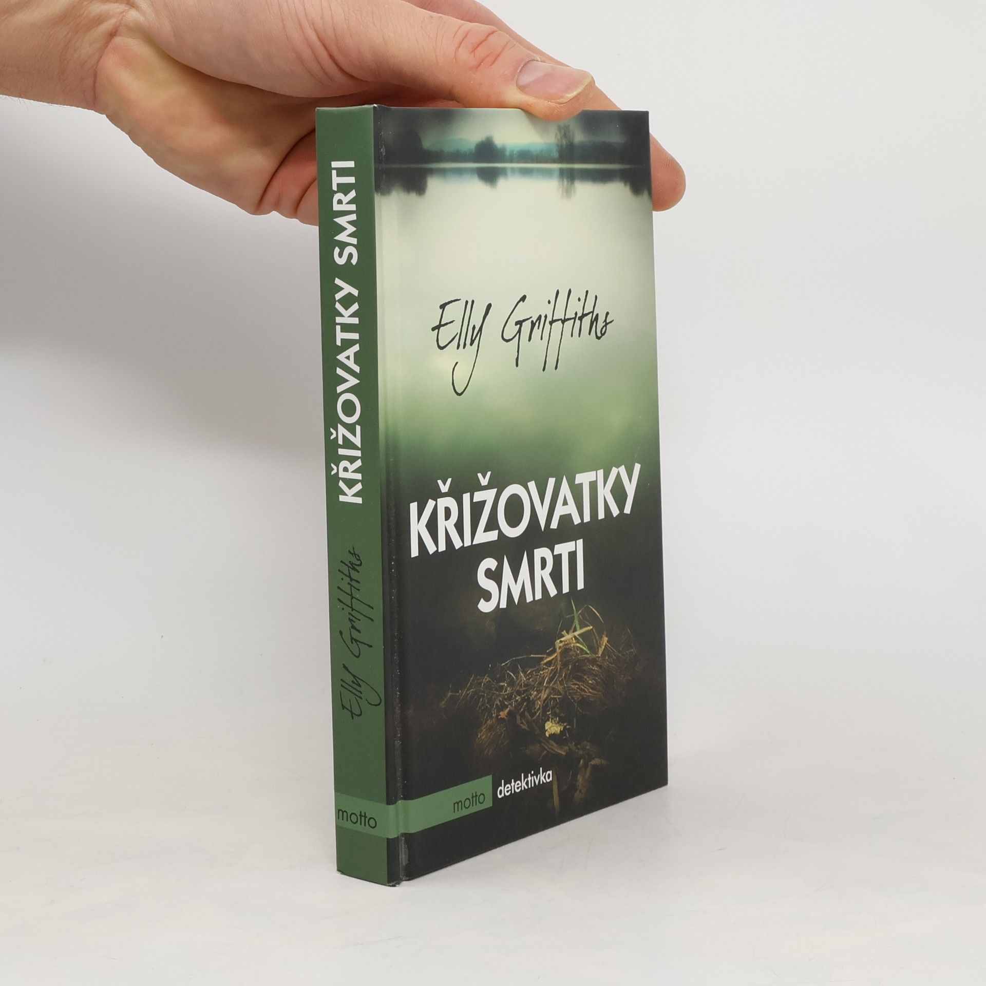 Elly Griffiths Křižovatky smrti