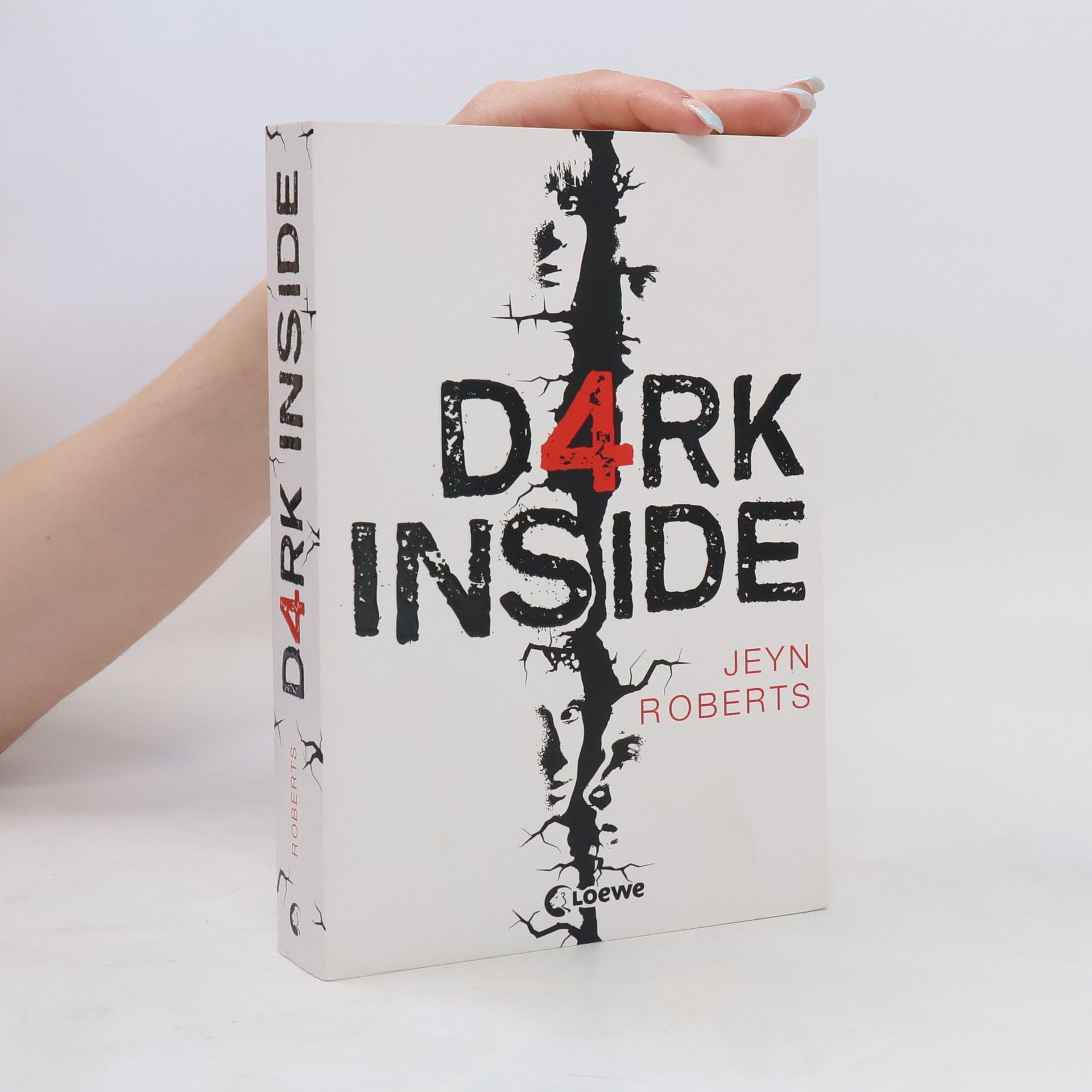 Jeyn Roberts Dark inside