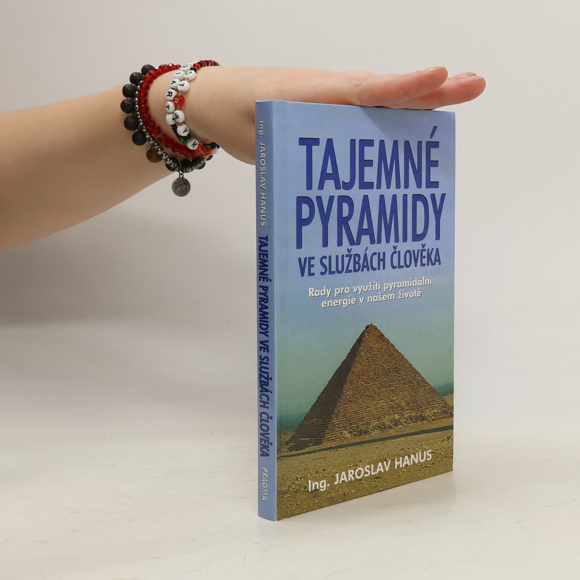 Jaroslav Hanus Tajemné pyramidy ve službách člověka : rady pro využití pyramidální energie v našem životě