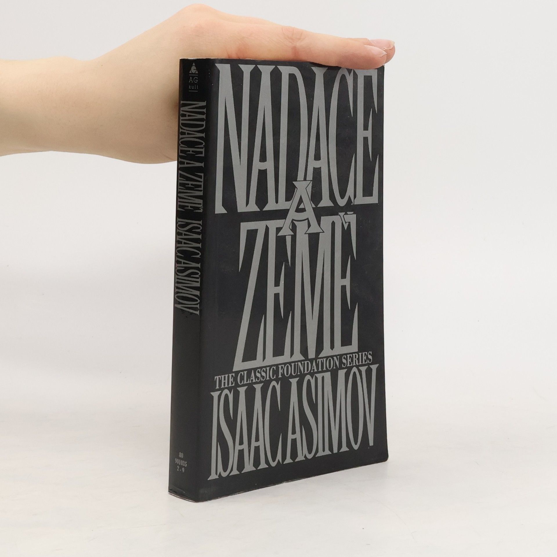 Isaac Asimov Nadace a Země