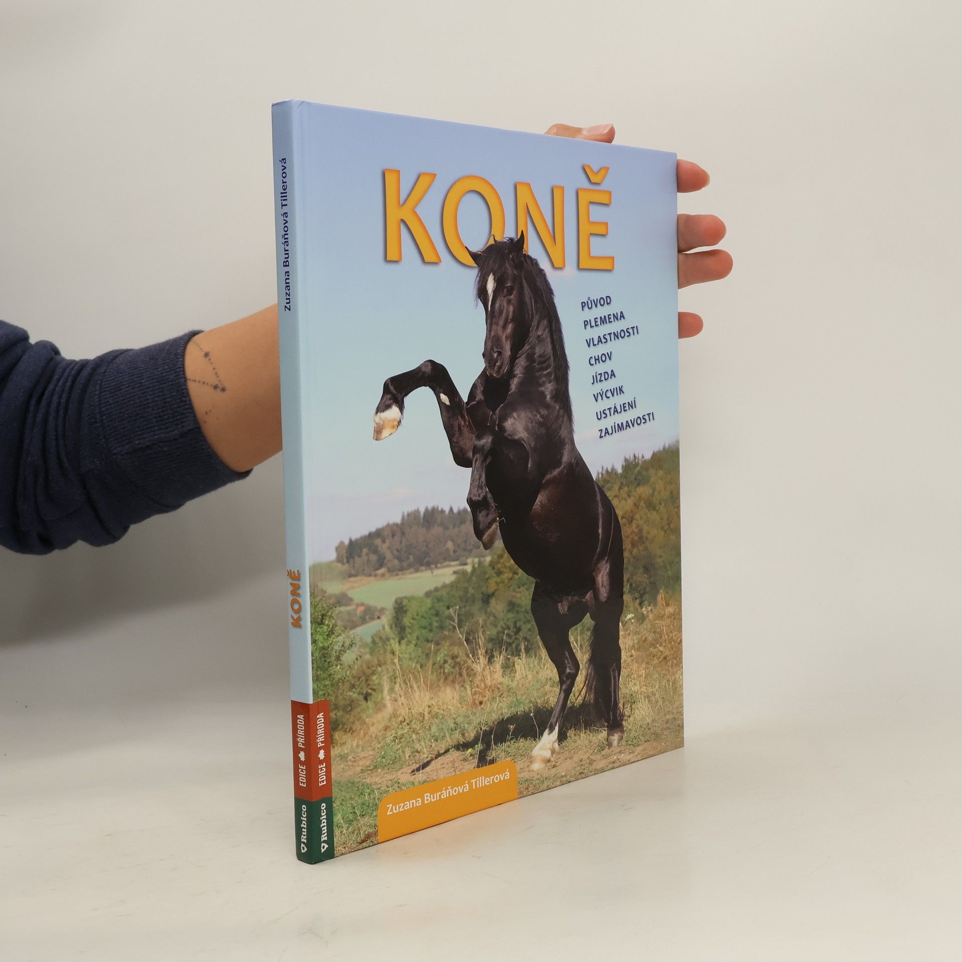 Zuzana Tillerová Koně : původ, plemena, vlastnosti, chov, jízda, výcvik, ustájení, zajímavosti