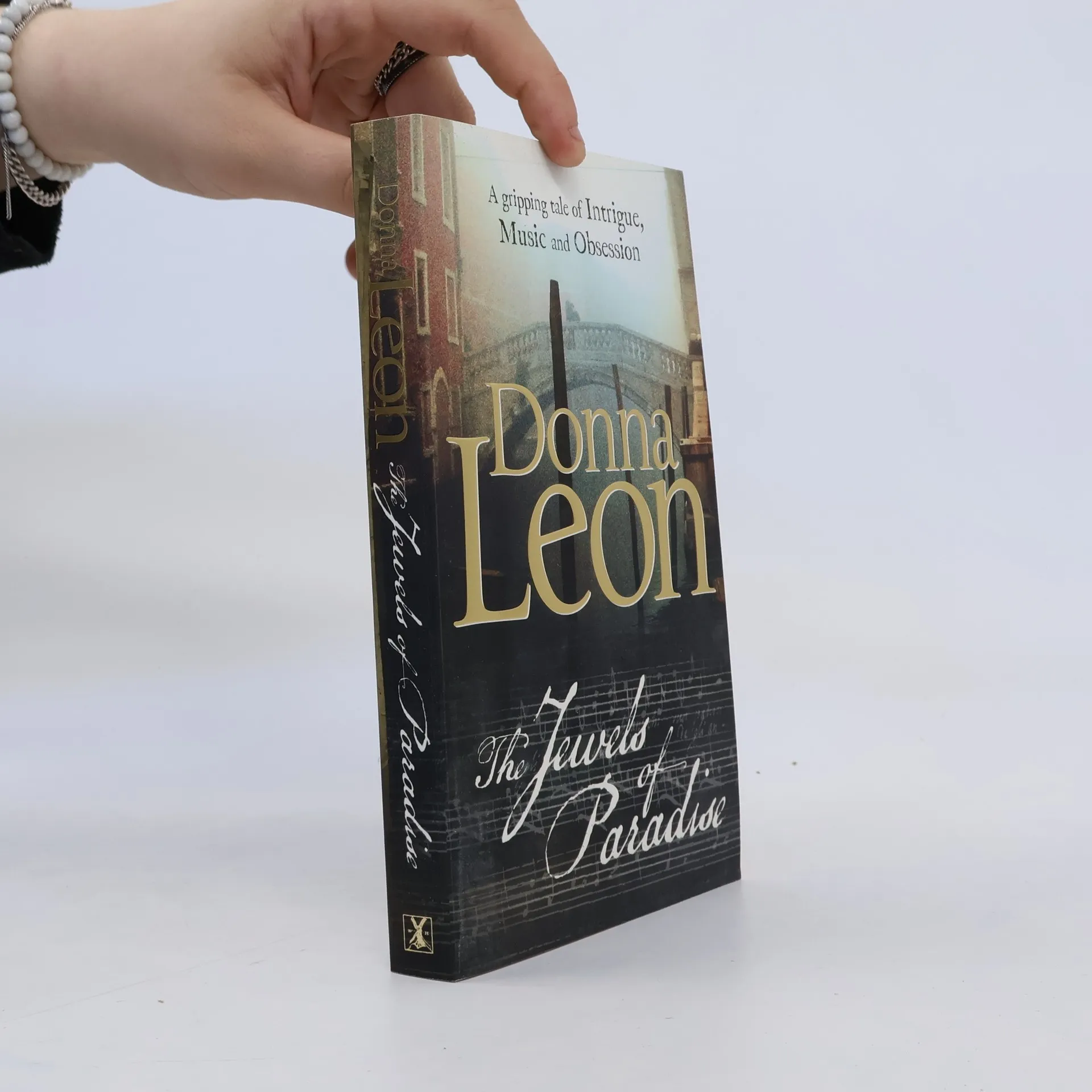 The Jewels of Paradise | Book | Paperback | Donna Leon | EN