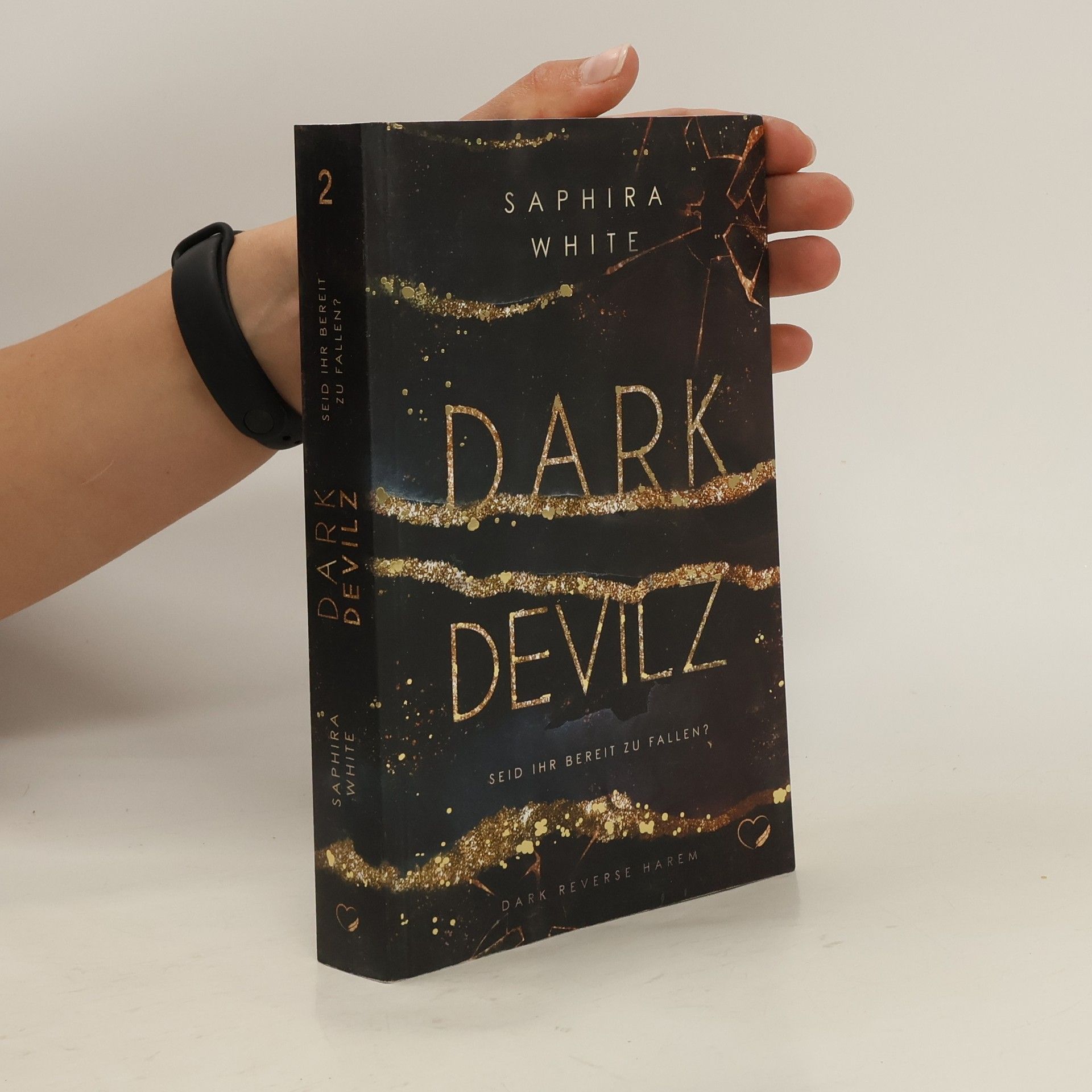 Saphira White Dark Devilz