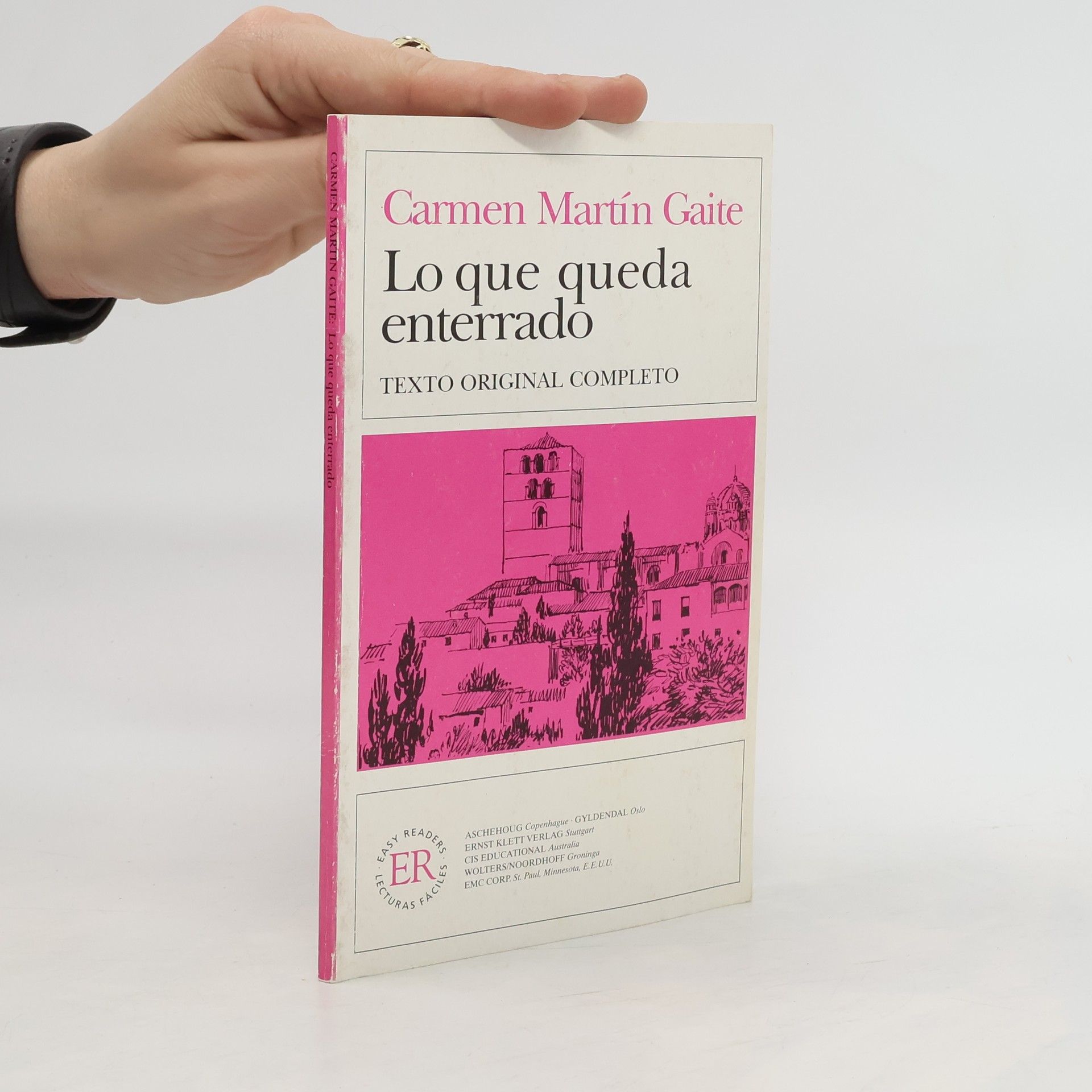 Carmen Martín Gaite Lo que queda enterrado