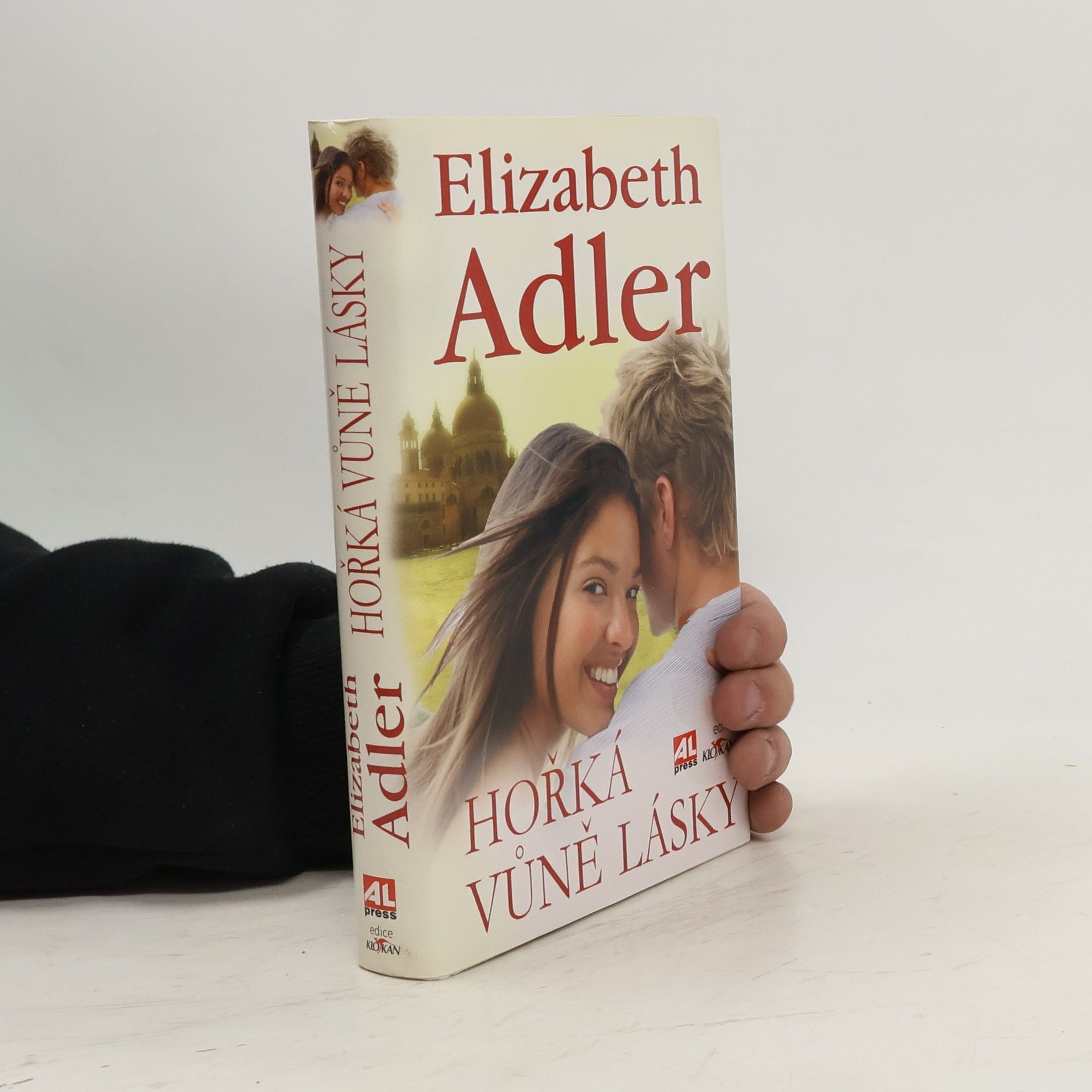 Elizabeth Adler Hořká vůně lásky