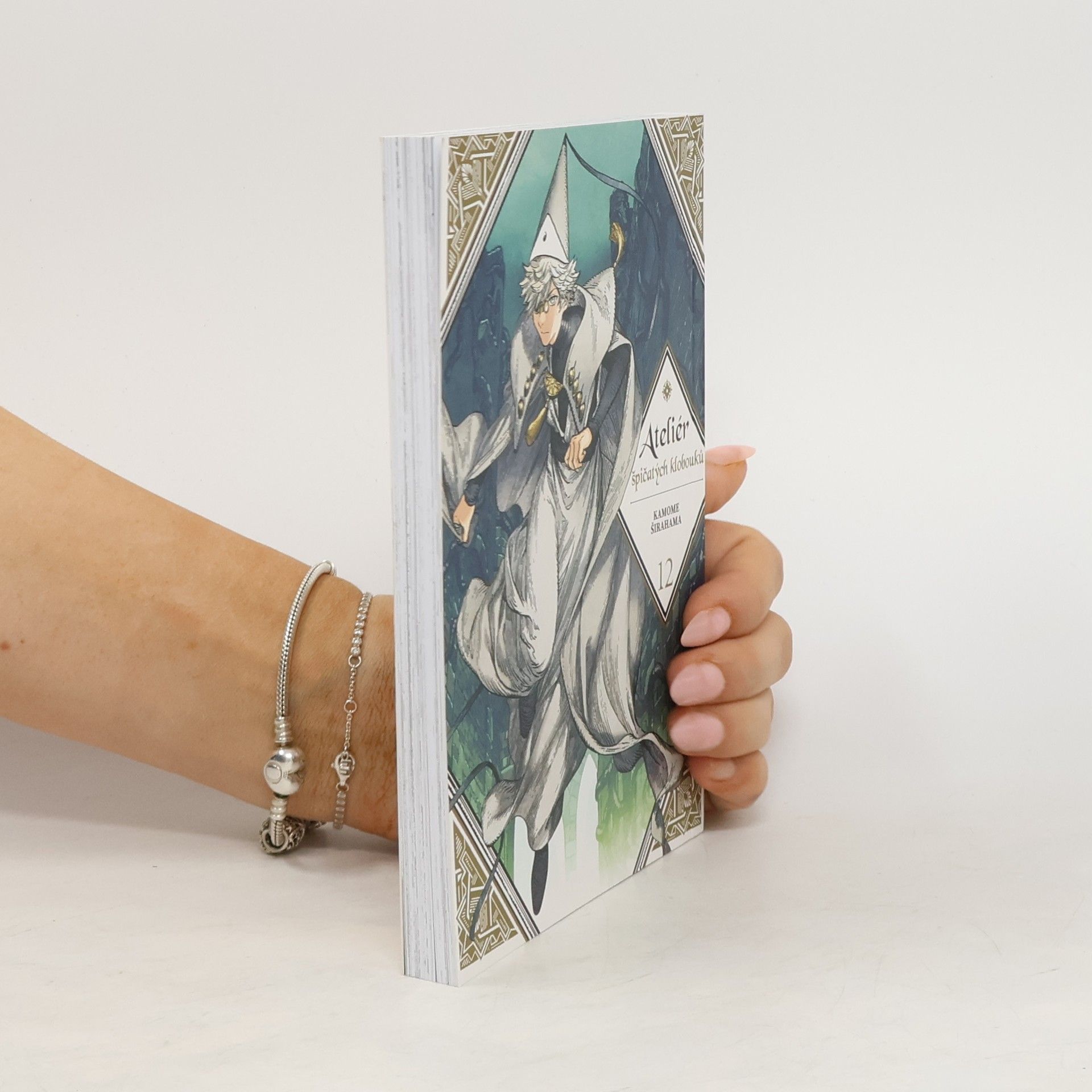 Kamome Shirahama Ateliér špičatých klobouků 12
