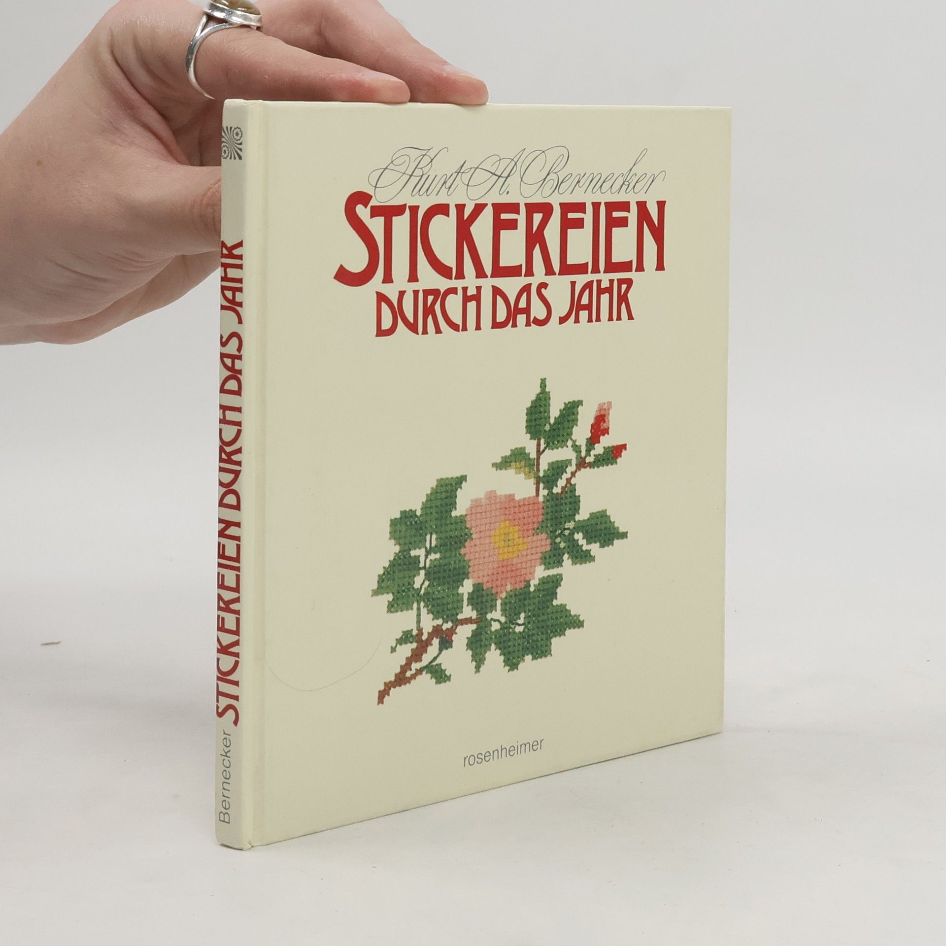 kolektiv Stickereien durch das Jahr