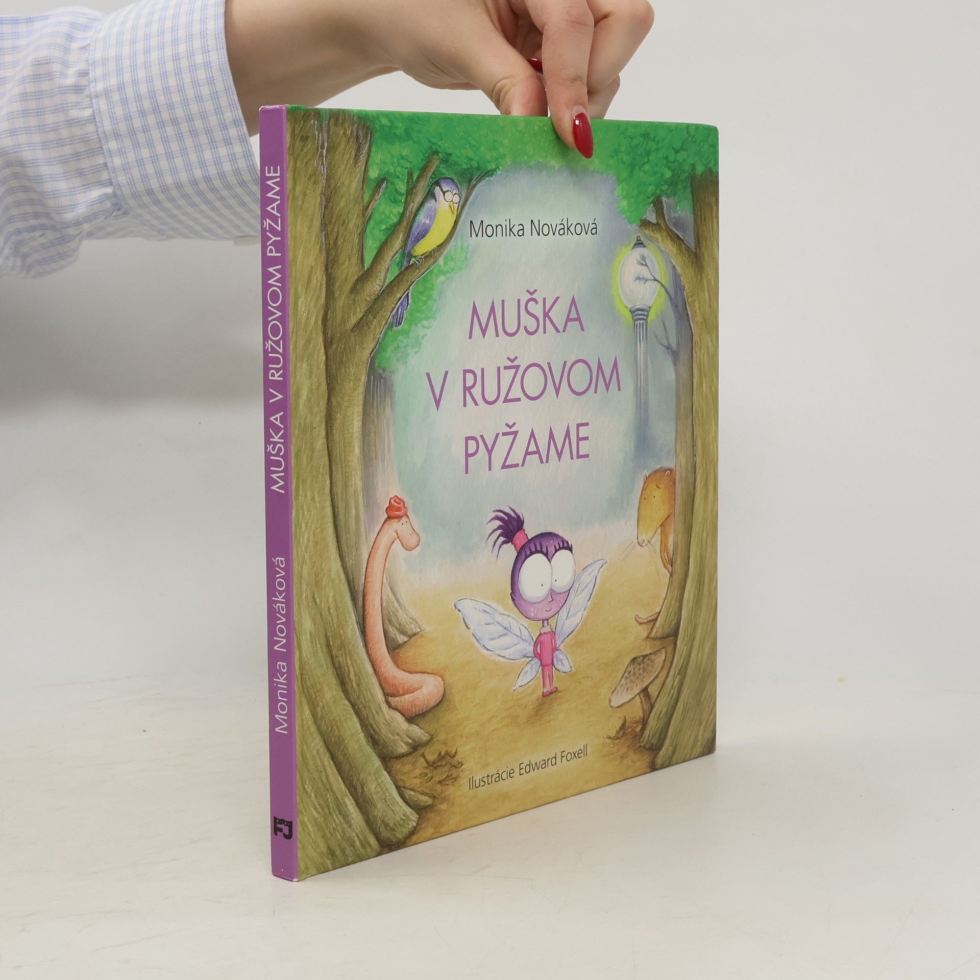 kolektiv Muška v ružovom pyžame