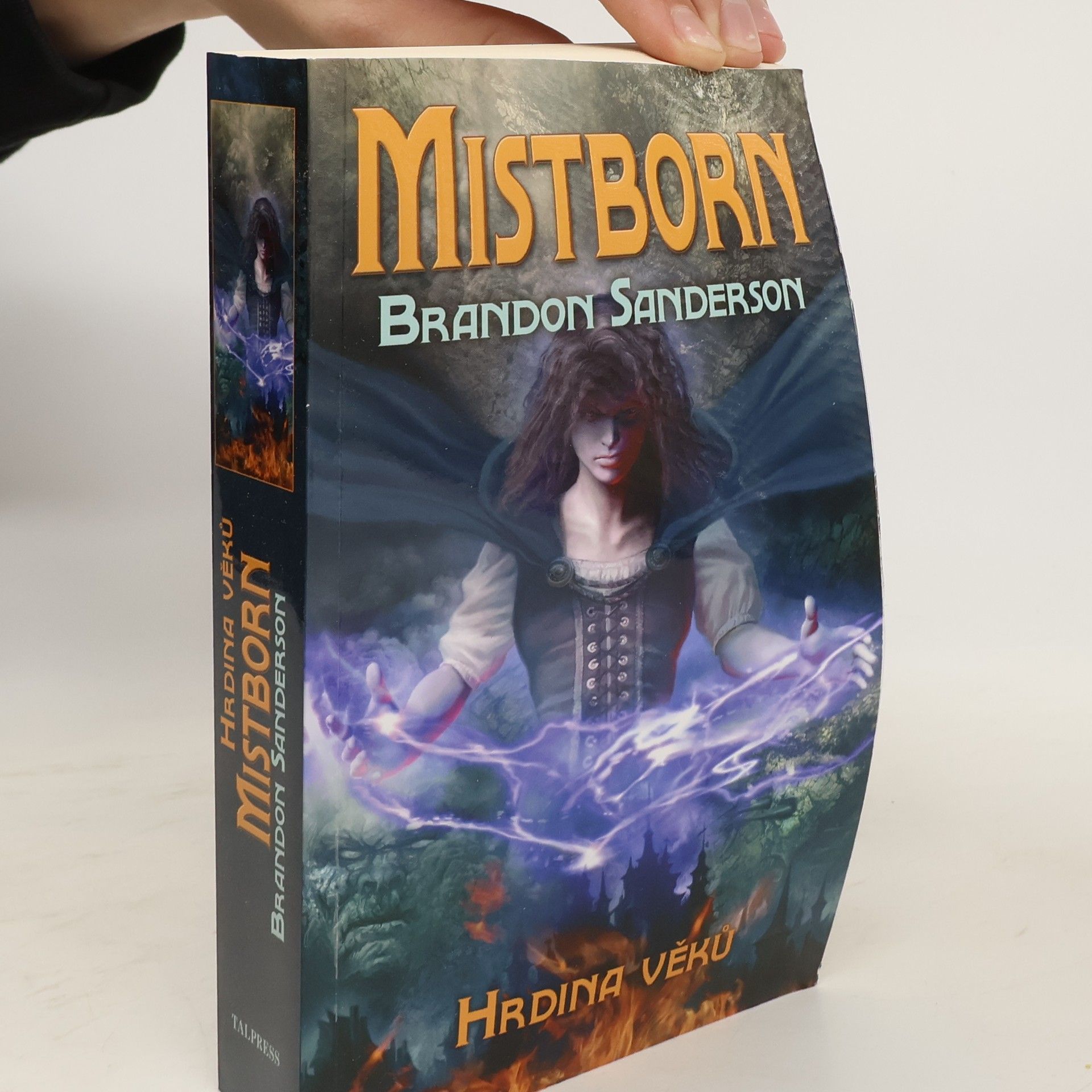 Brandon Sanderson Mistborn: Hrdina věků