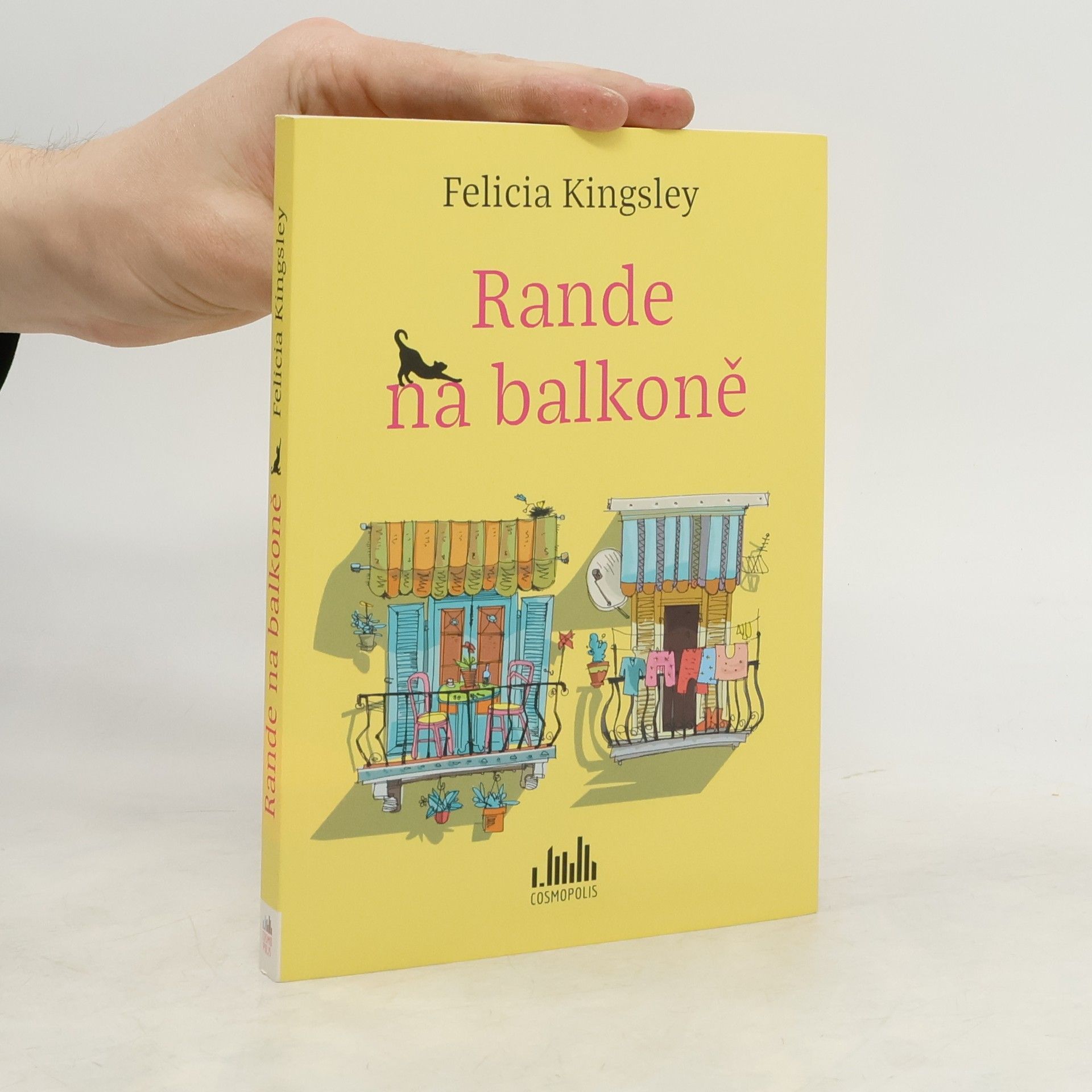 Felicia Kingsley Rande na balkoně