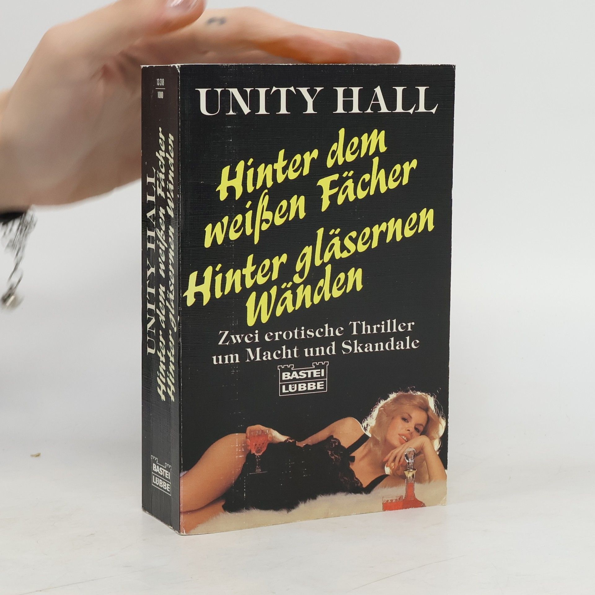 Unity Hall Hinter dem weißen Fächer. Hinter gläsernen Wänden