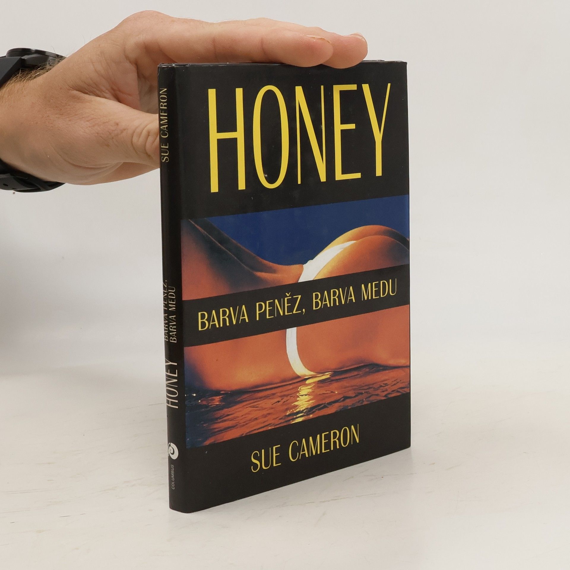 Sue Cameron HONEY Barva peněz, barva medu