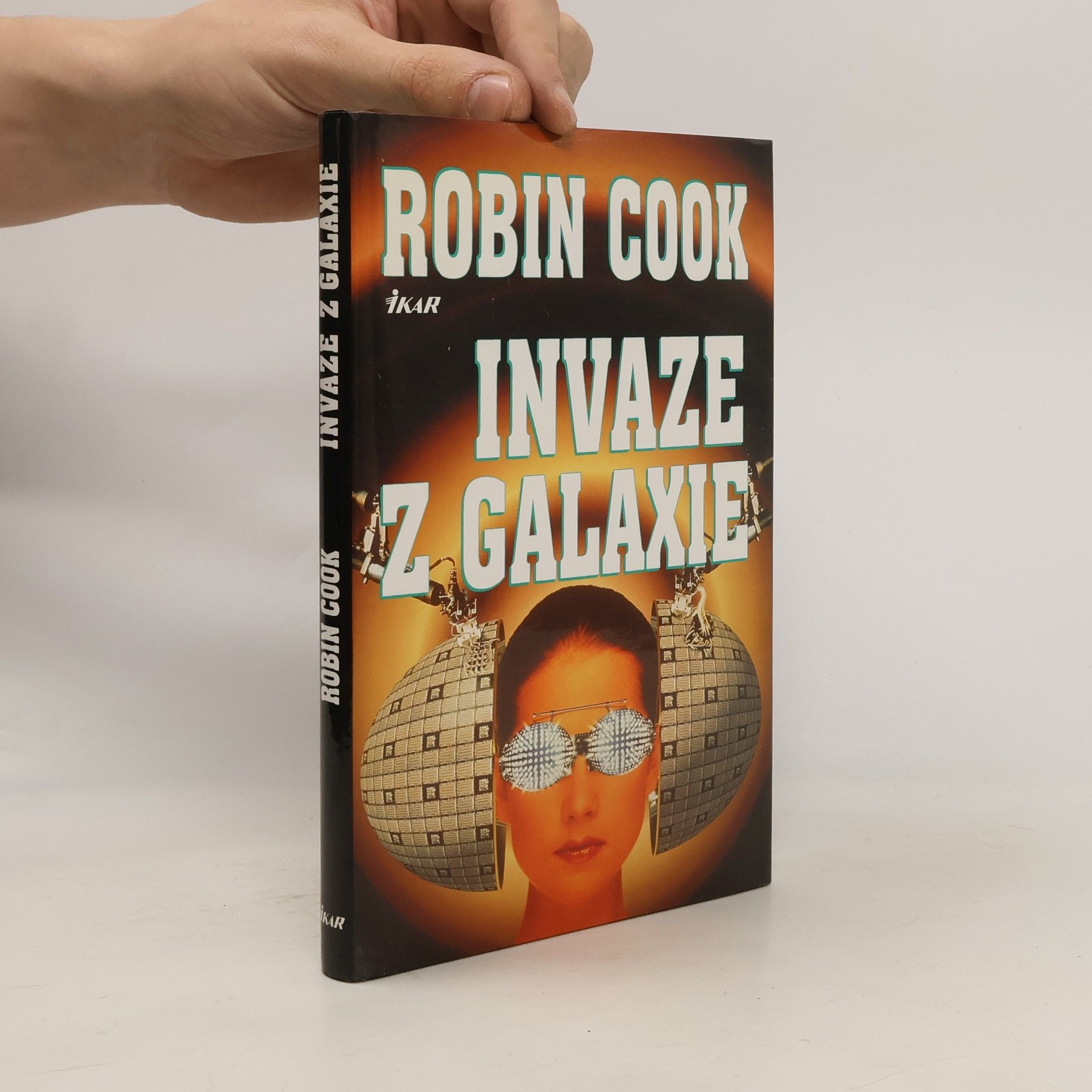 Robin Cook Invaze z galaxie