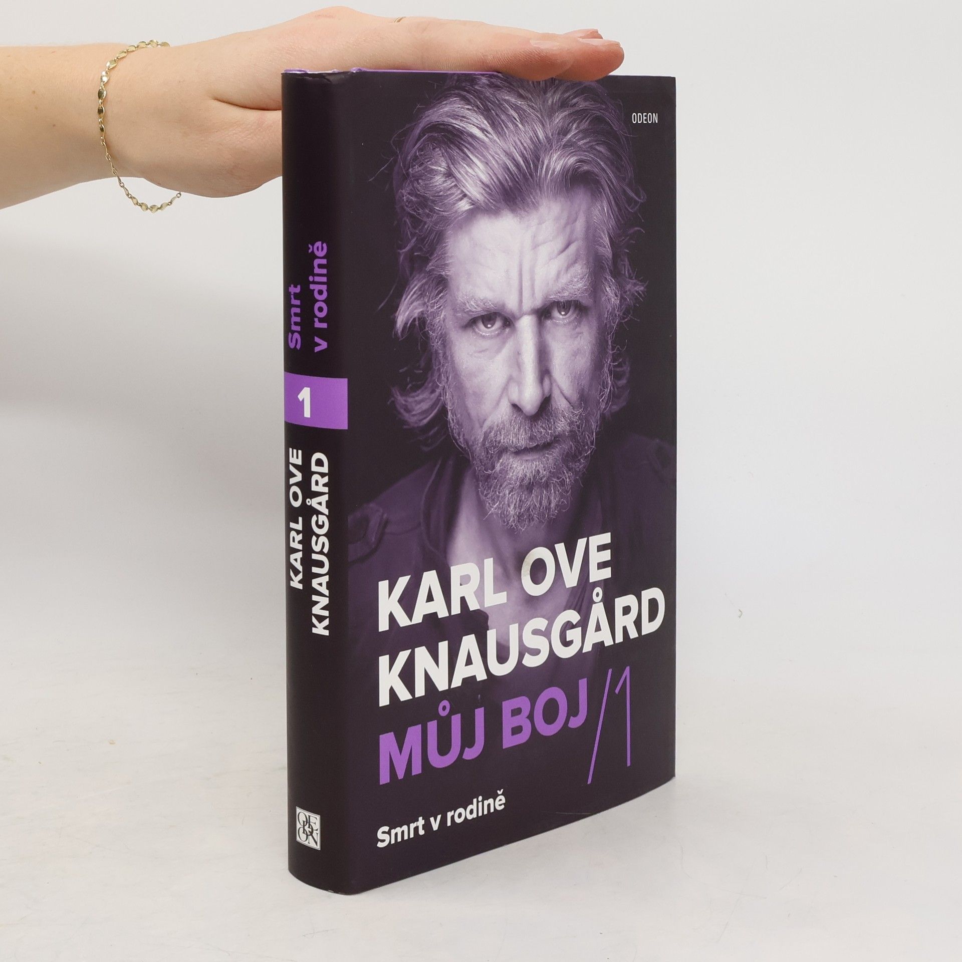 Karl Ove Knausgård Můj boj. 1, Smrt v rodině