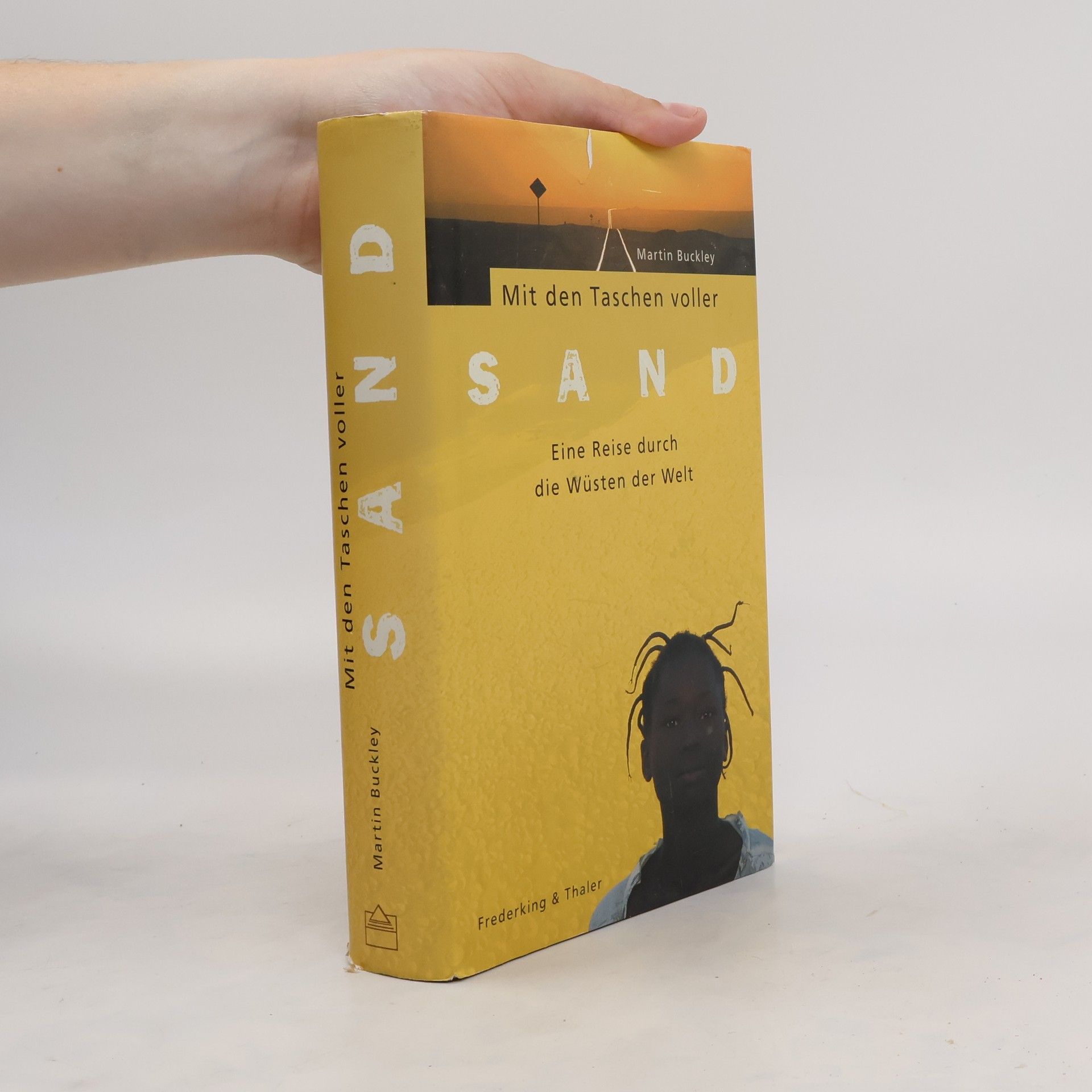 Martin Buckley Mit den Taschen voller Sand