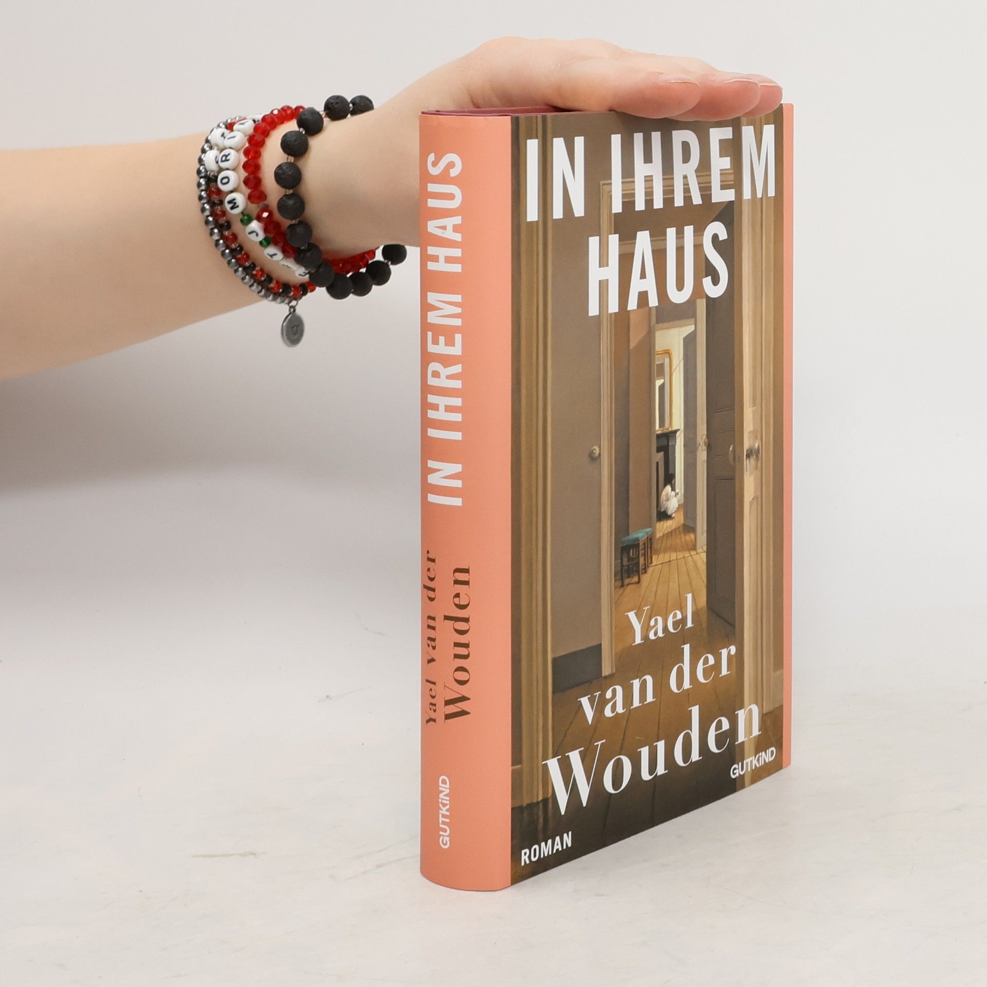 Yael van der Wouden In ihrem Haus