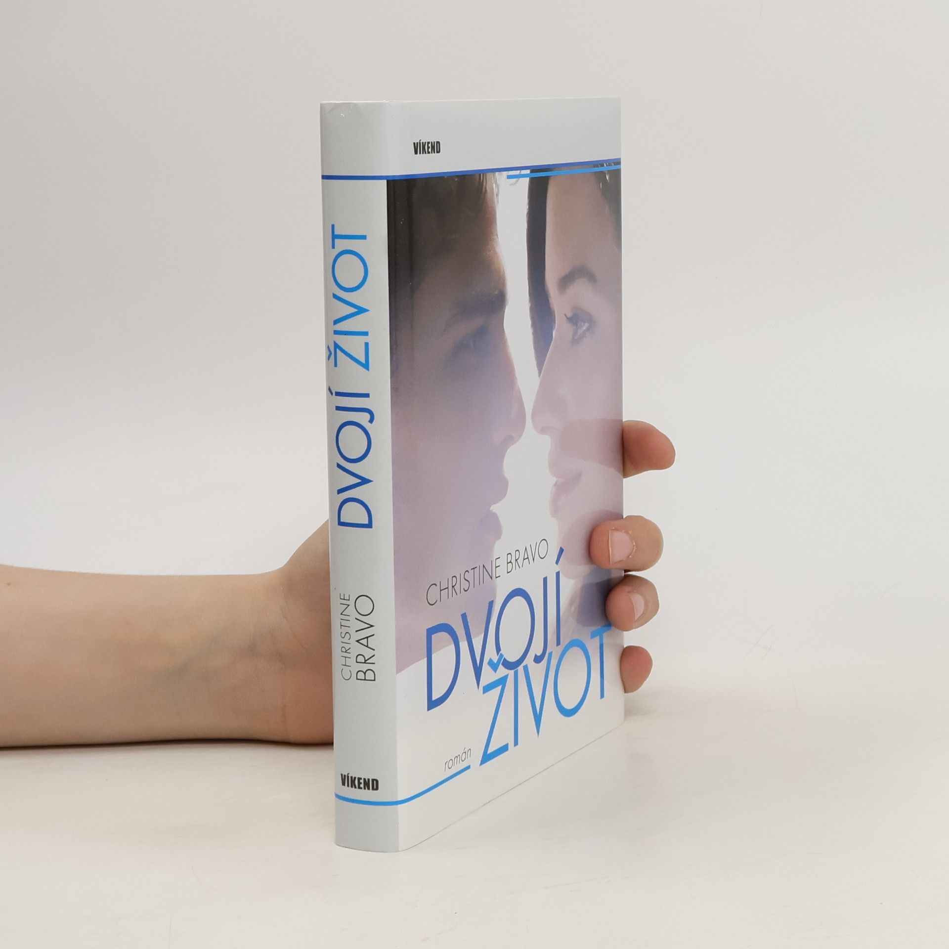 Christine Bravo Dvojí život