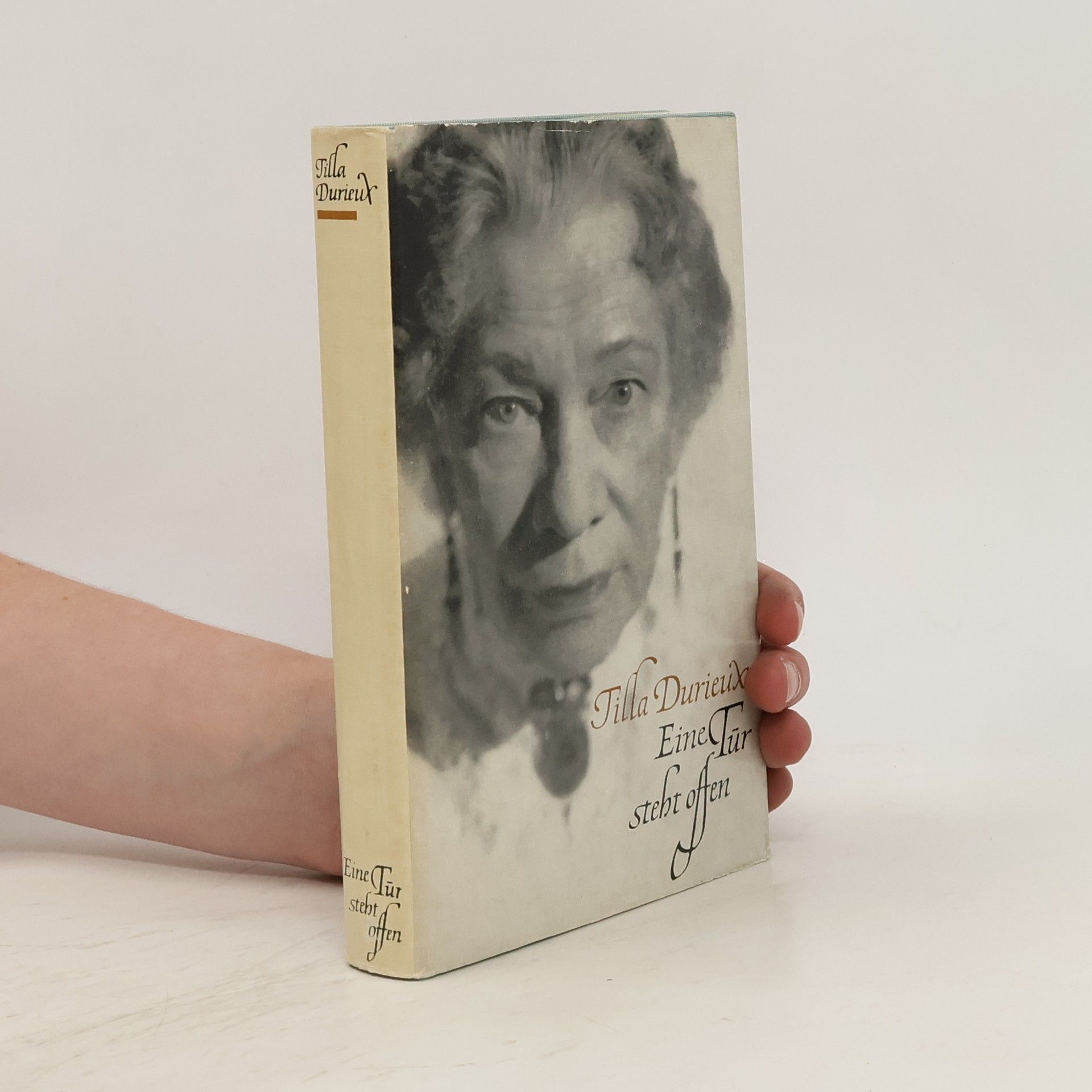Tilla Durieux Eine Tür steht offen