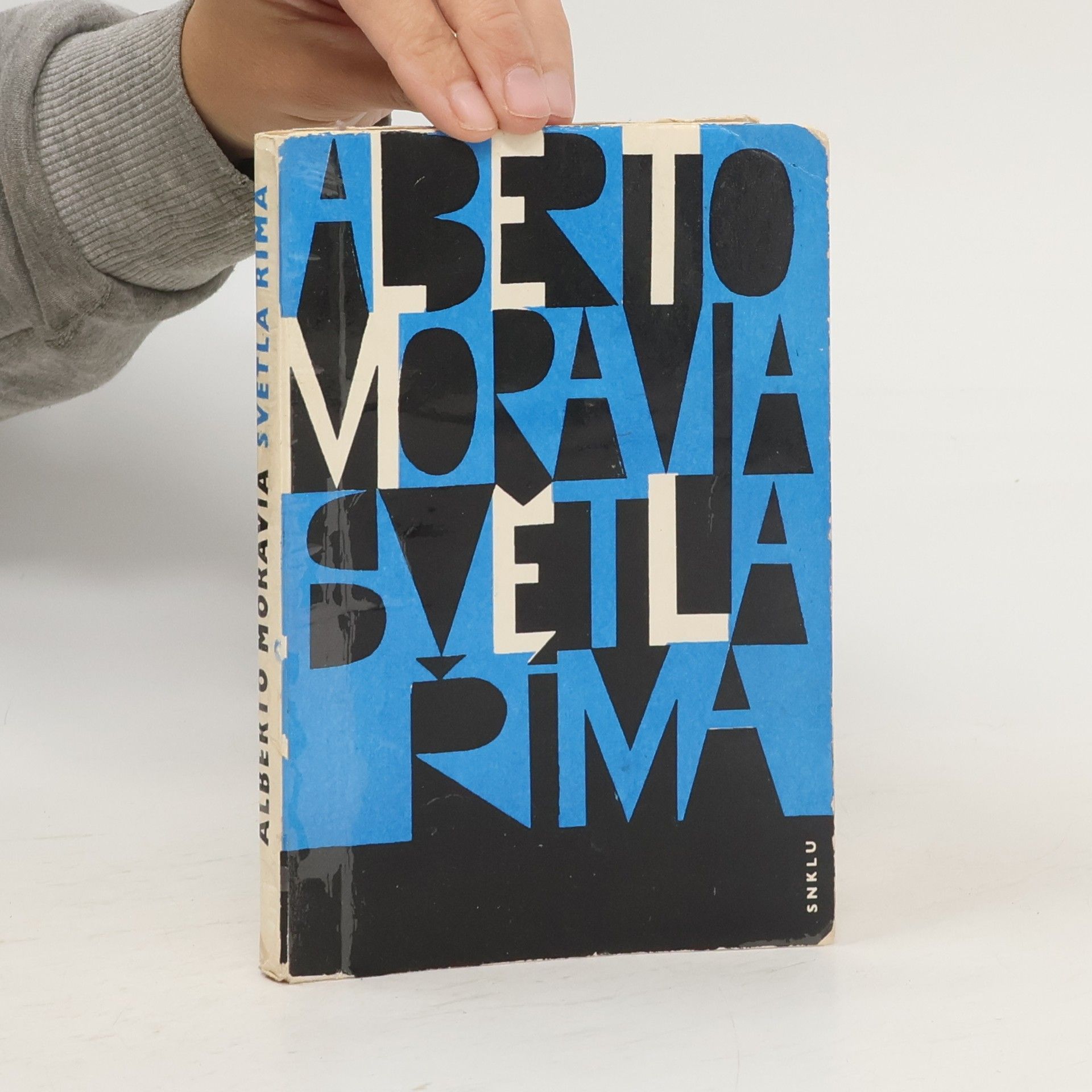 Alberto Moravia Světla Říma