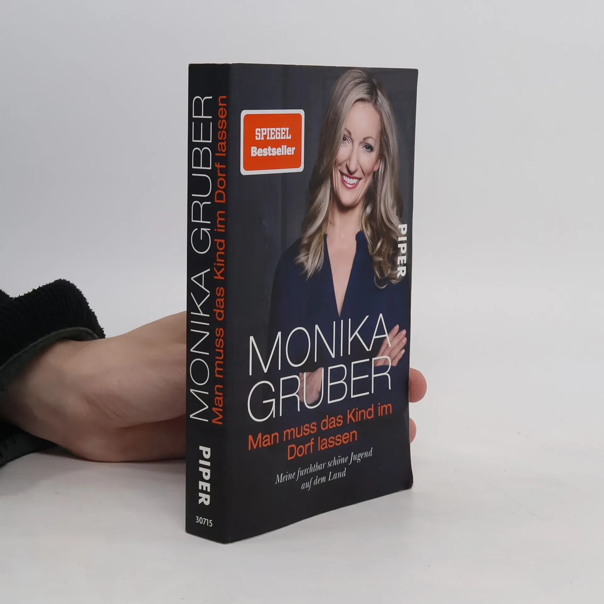 Man muss das Kind im Dorf lassen | Buch | Monika Gruber