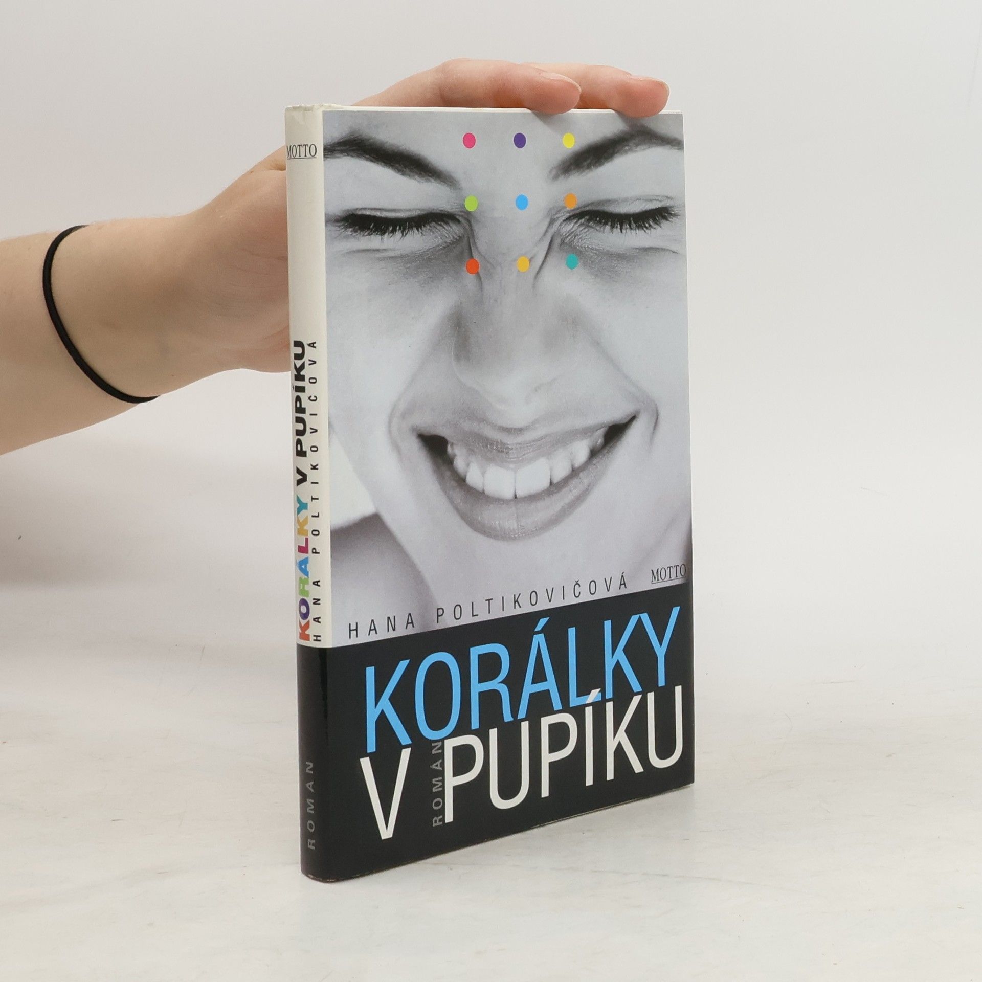 Hana Poltikovičová Korálky v pupíku