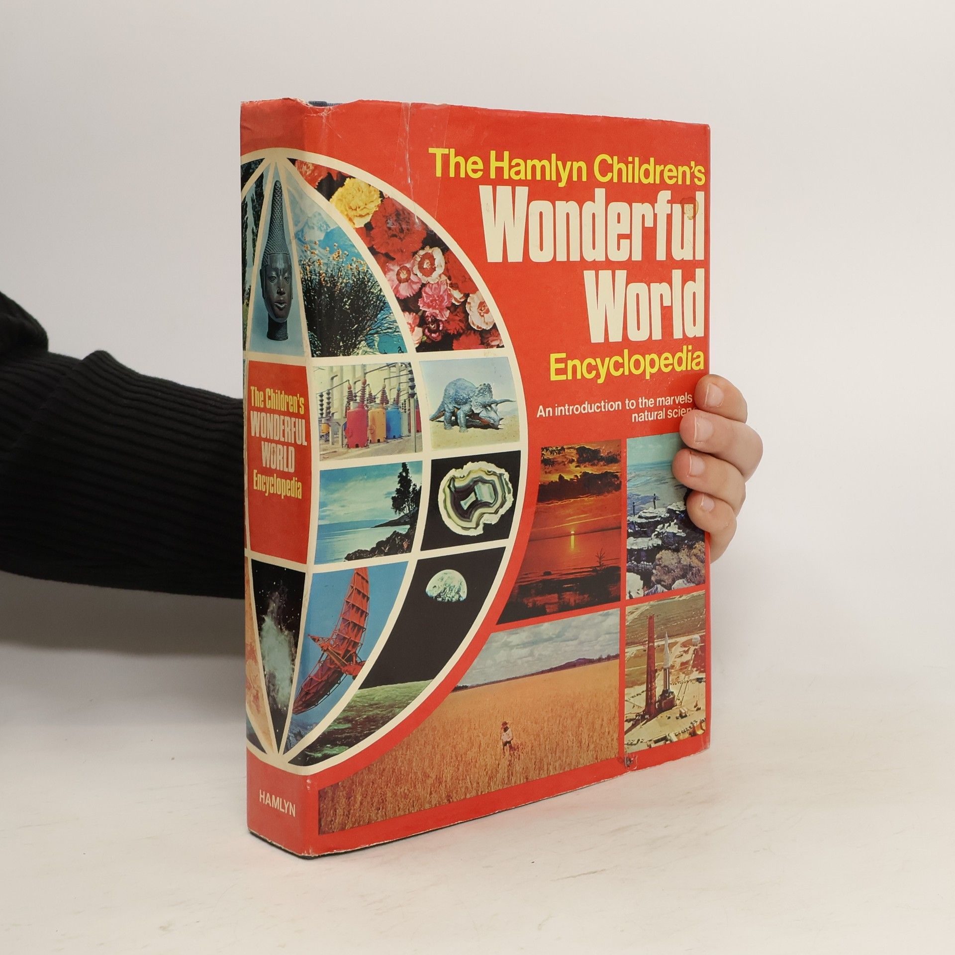 kolektiv The Children's Wonderful World Encyclopedia